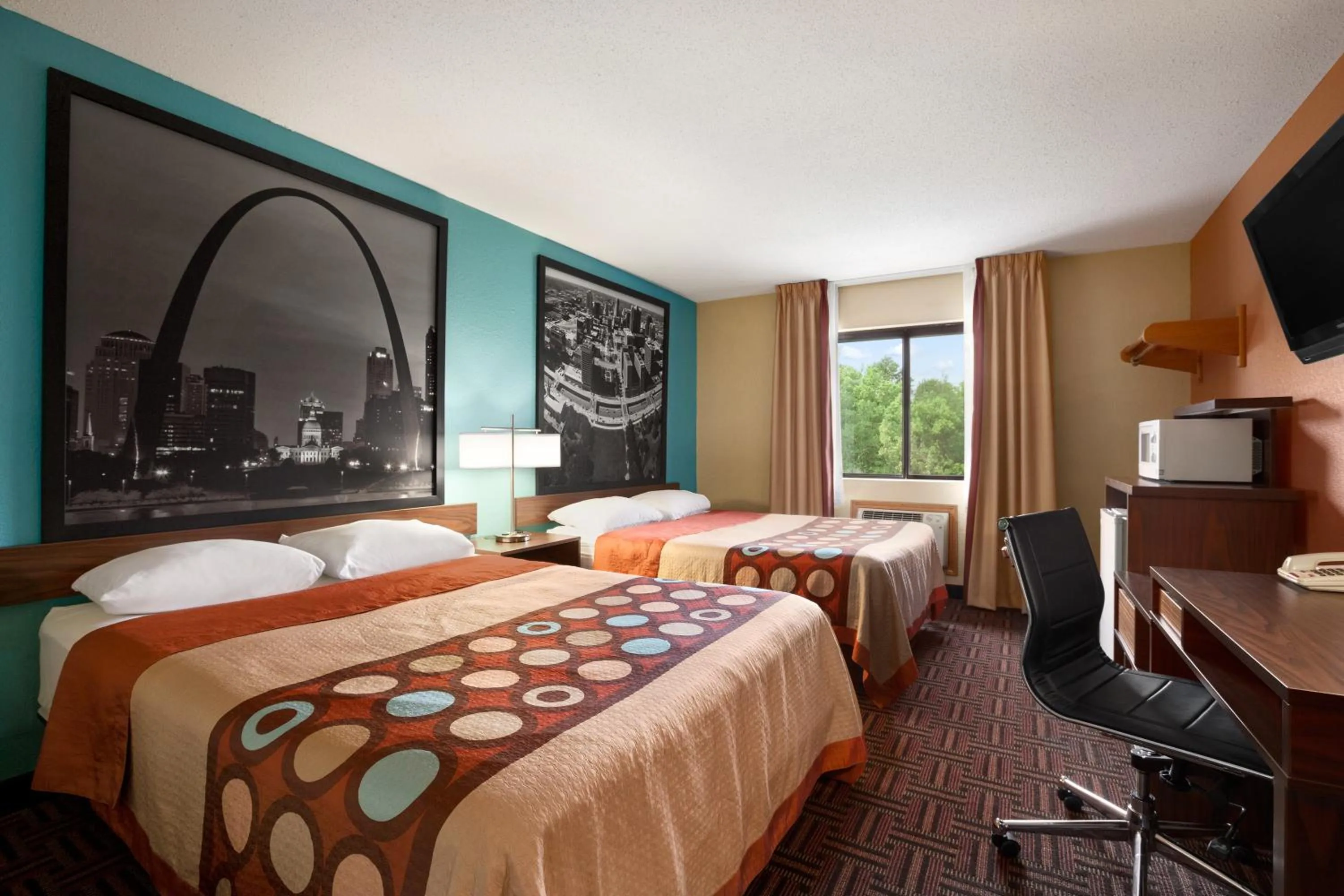 Photo of the whole room, Bed in Super 8 by Wyndham Fairview Heights-St. Louis