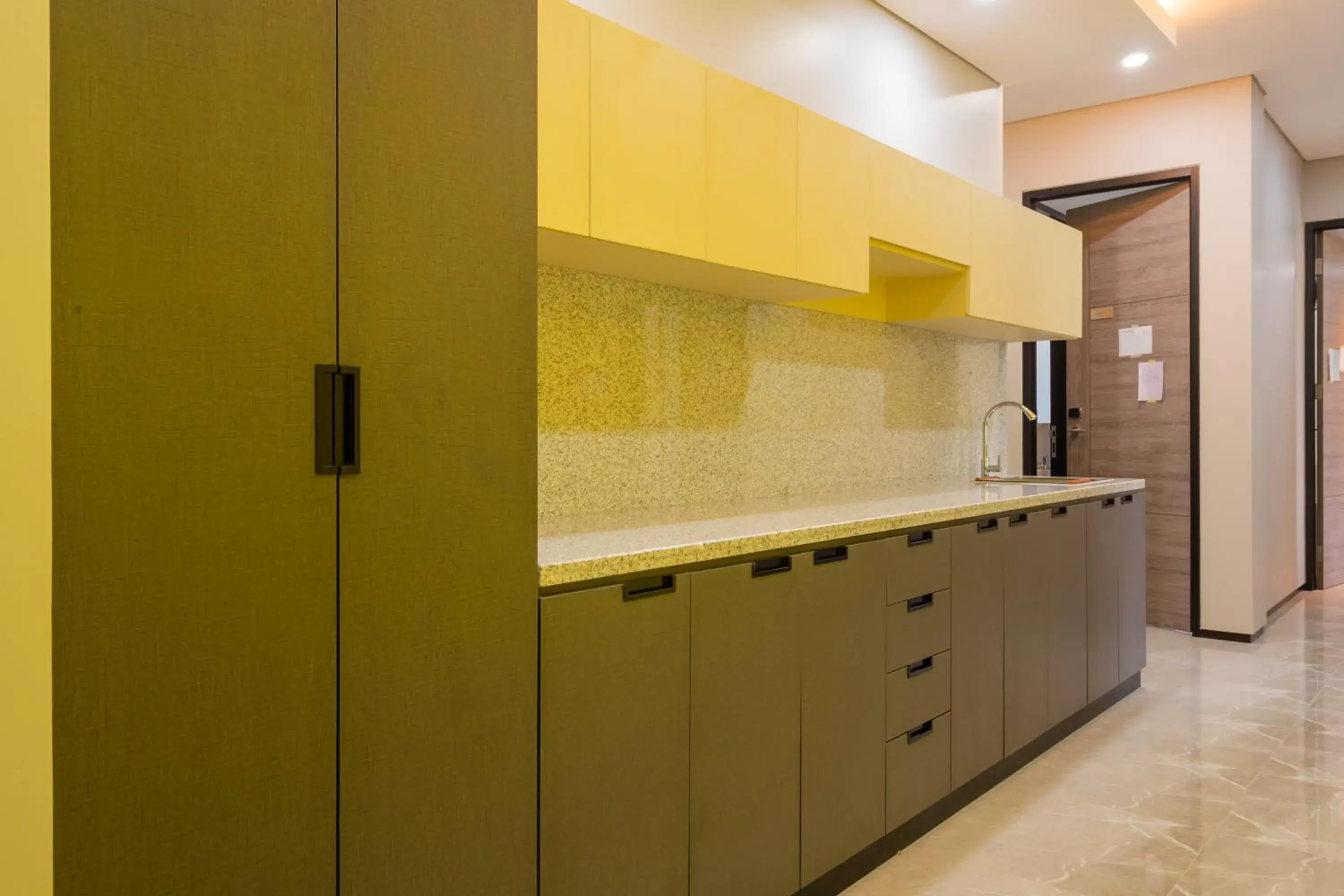 Kitchen or kitchenette, Kitchen/Kitchenette in RedDoorz Plus near Senayan City