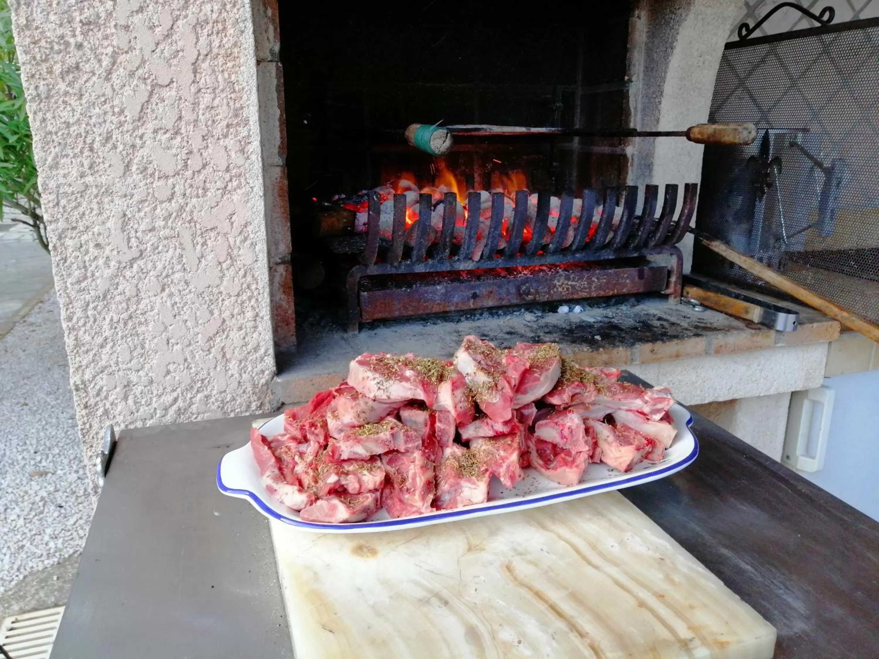 BBQ facilities in Chambre et table d'hôtes Villa Pomponette