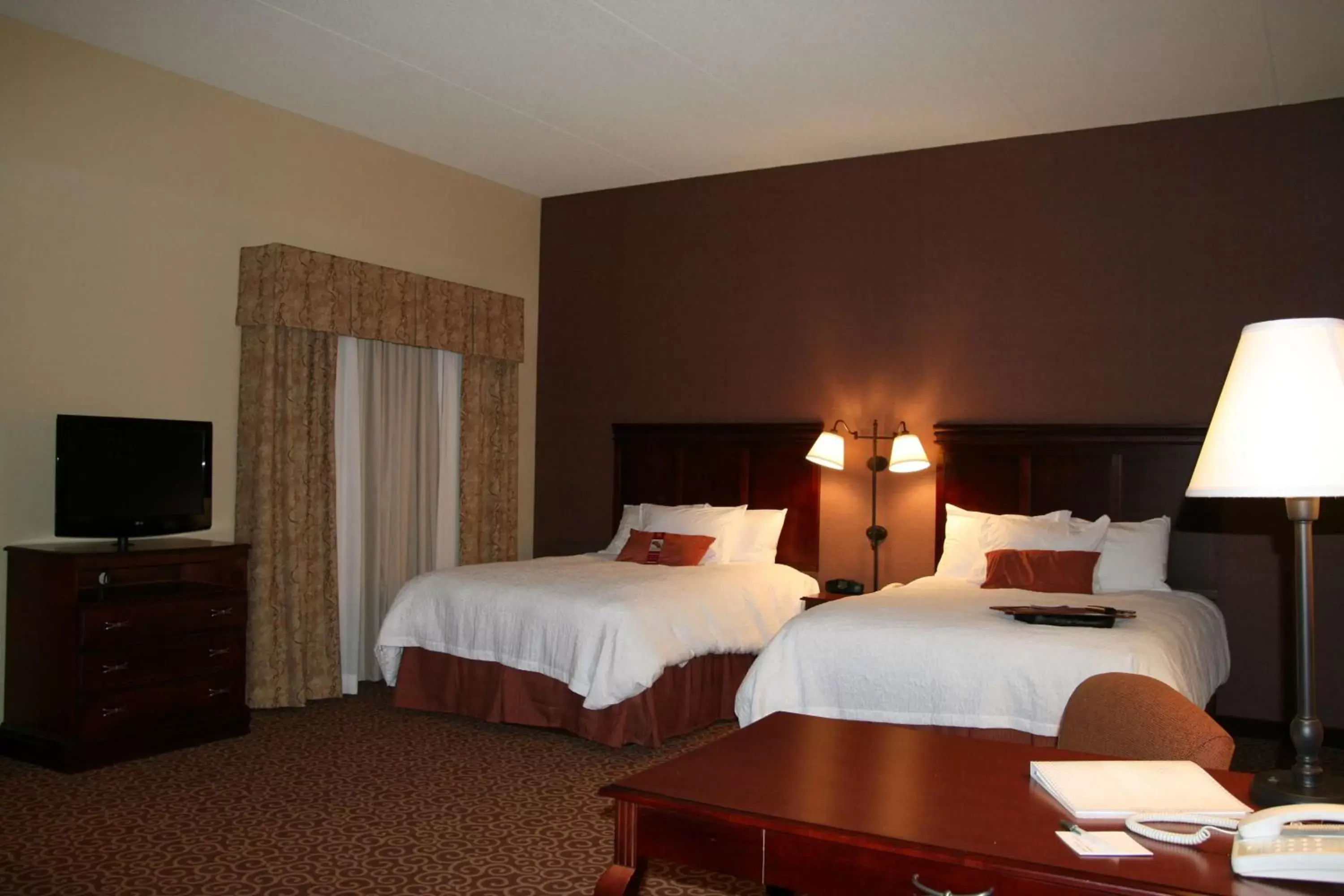 Bed in Hampton Inn & Suites Brookings