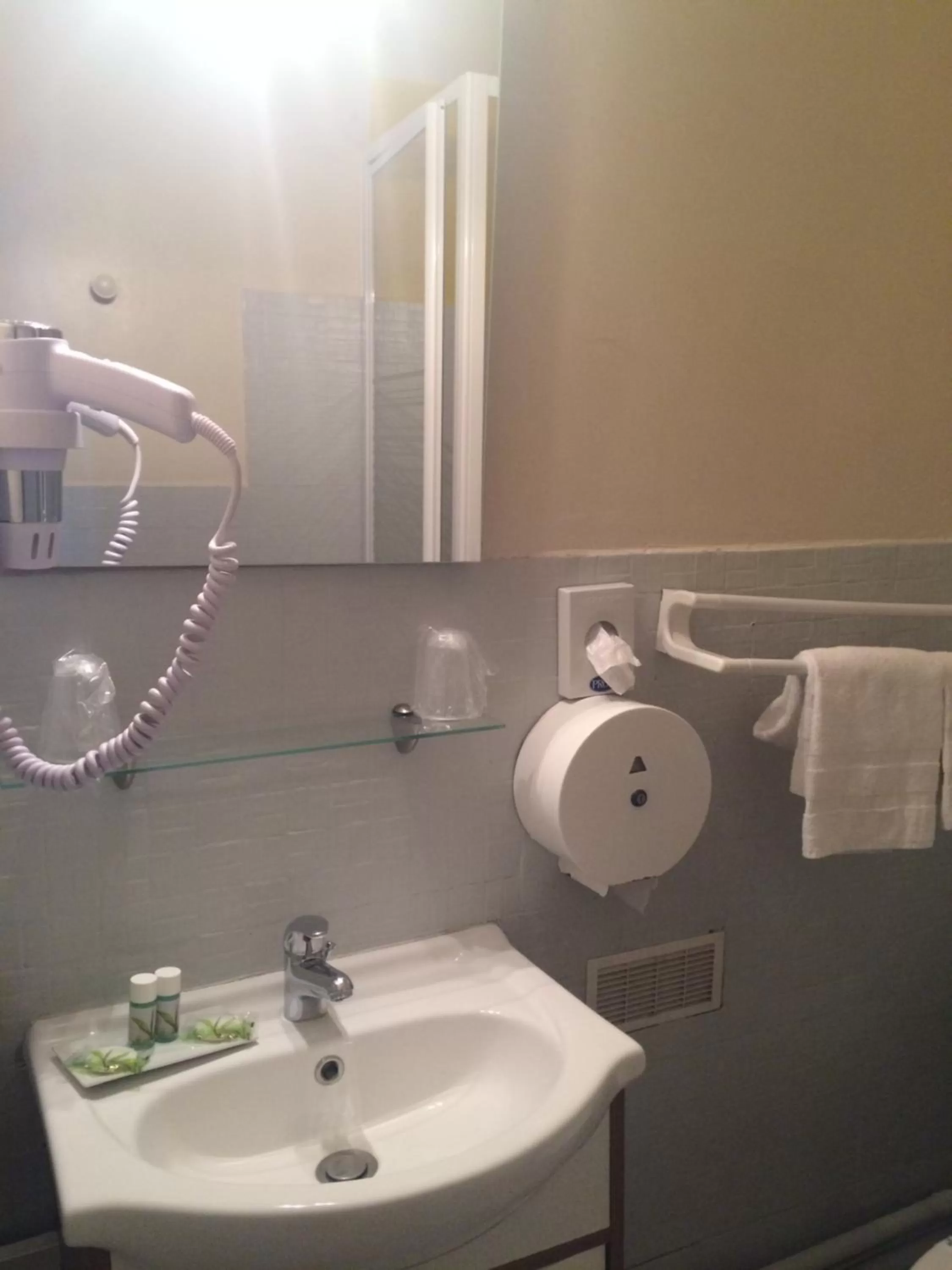 Shower in Hotel Cote Patio