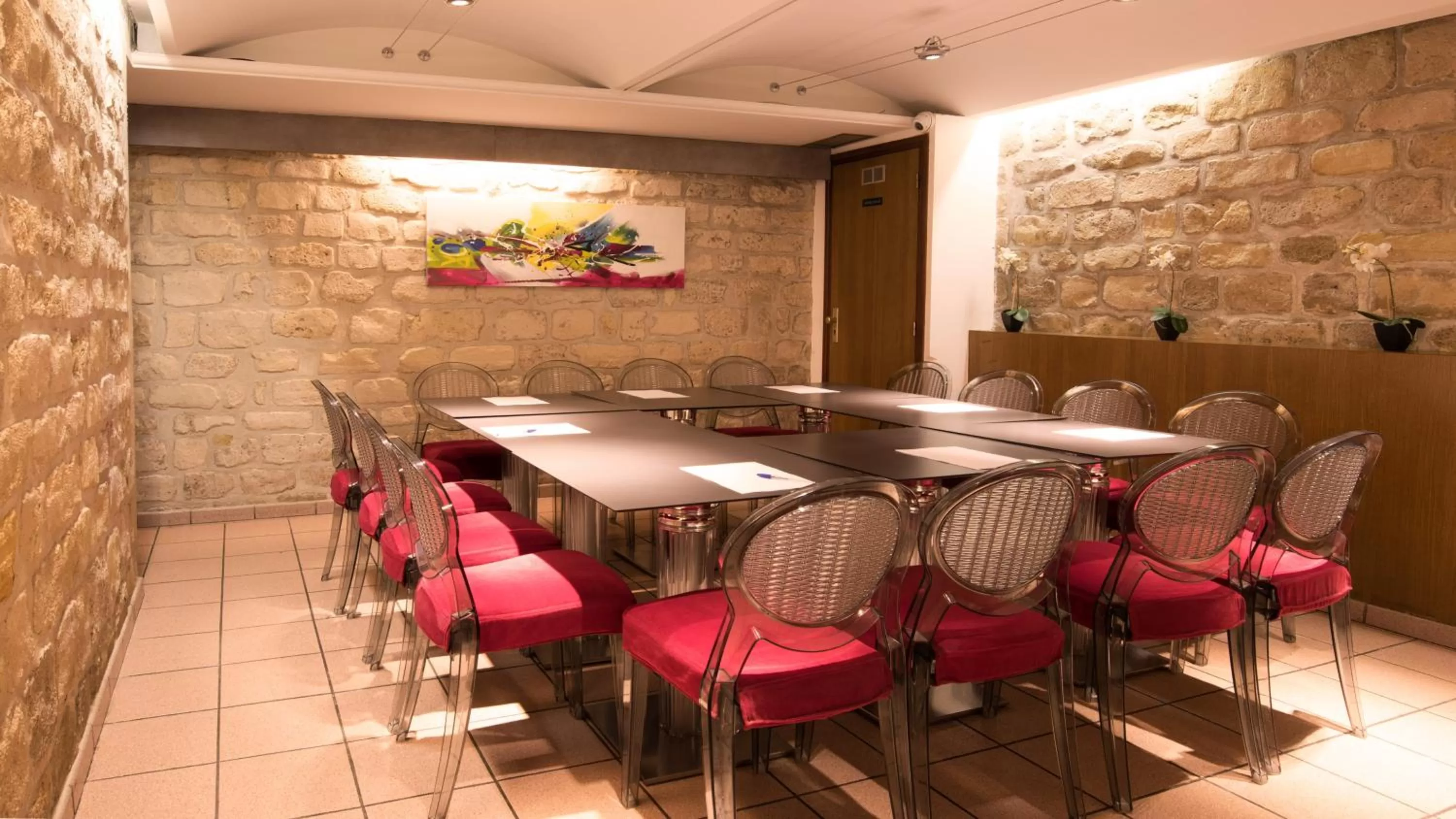 Property building in Hôtel De Venise