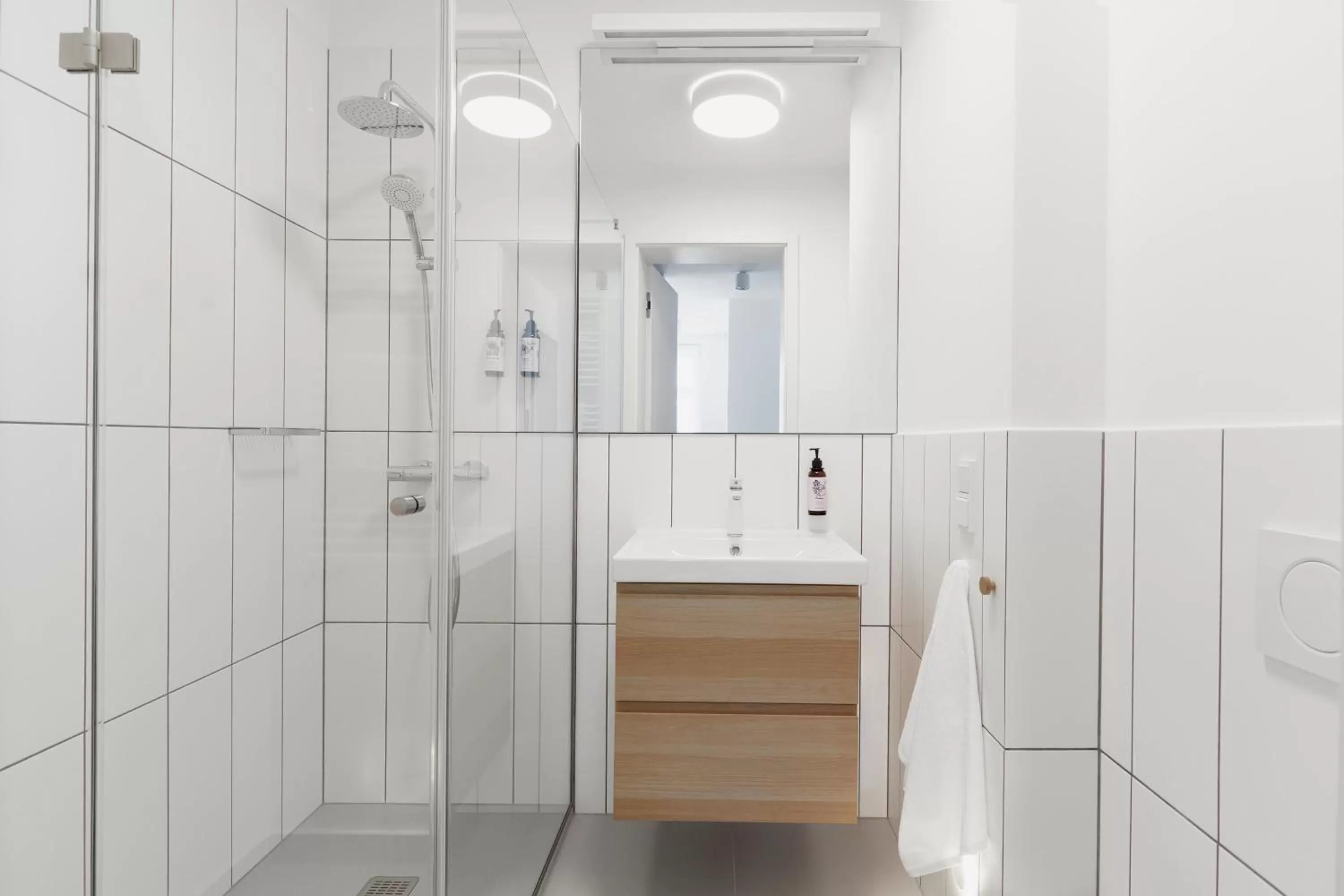 Shower in PLANTONIA Aparthotel