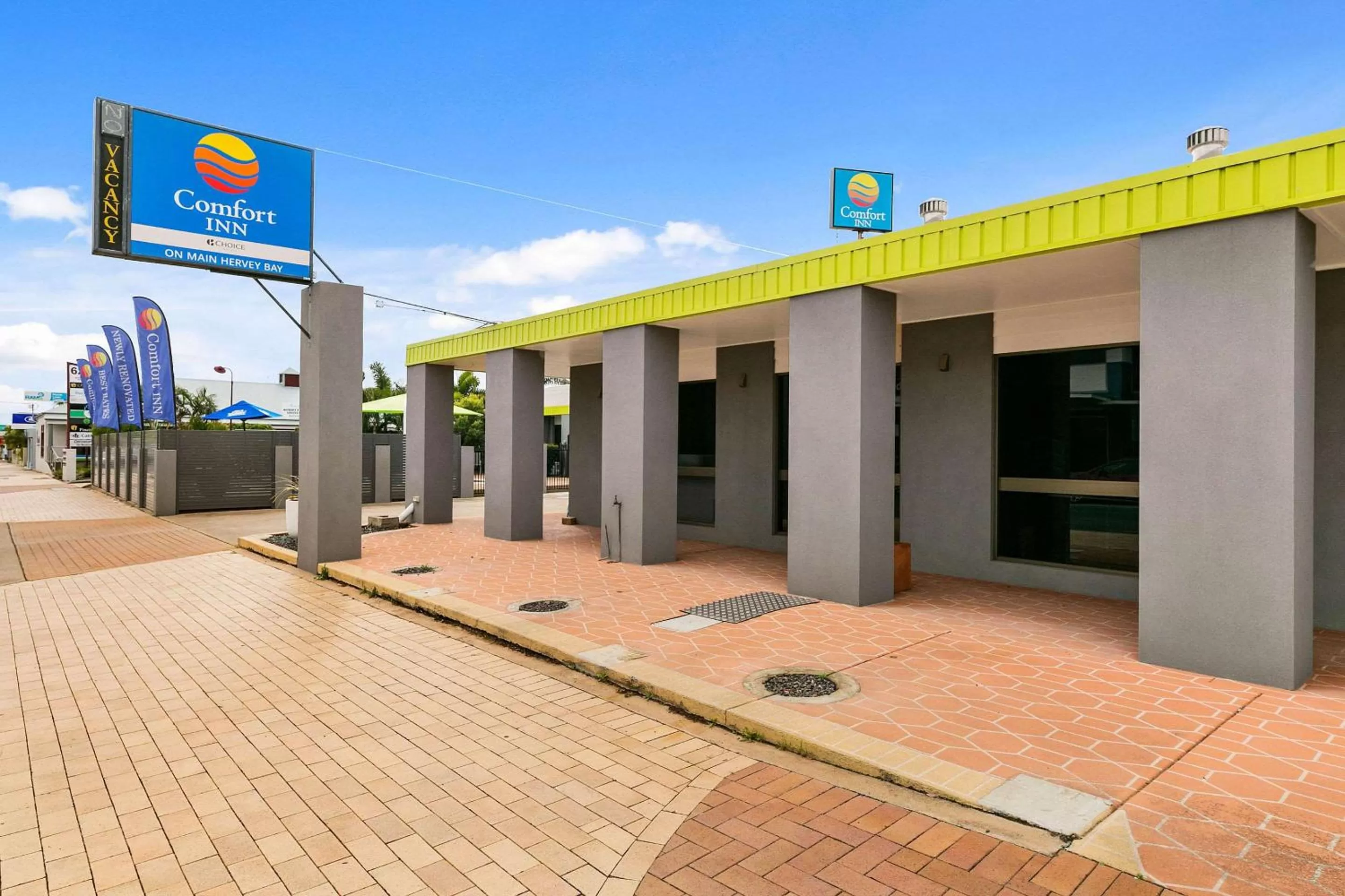 Property building in Comfort Inn on Main Hervey Bay