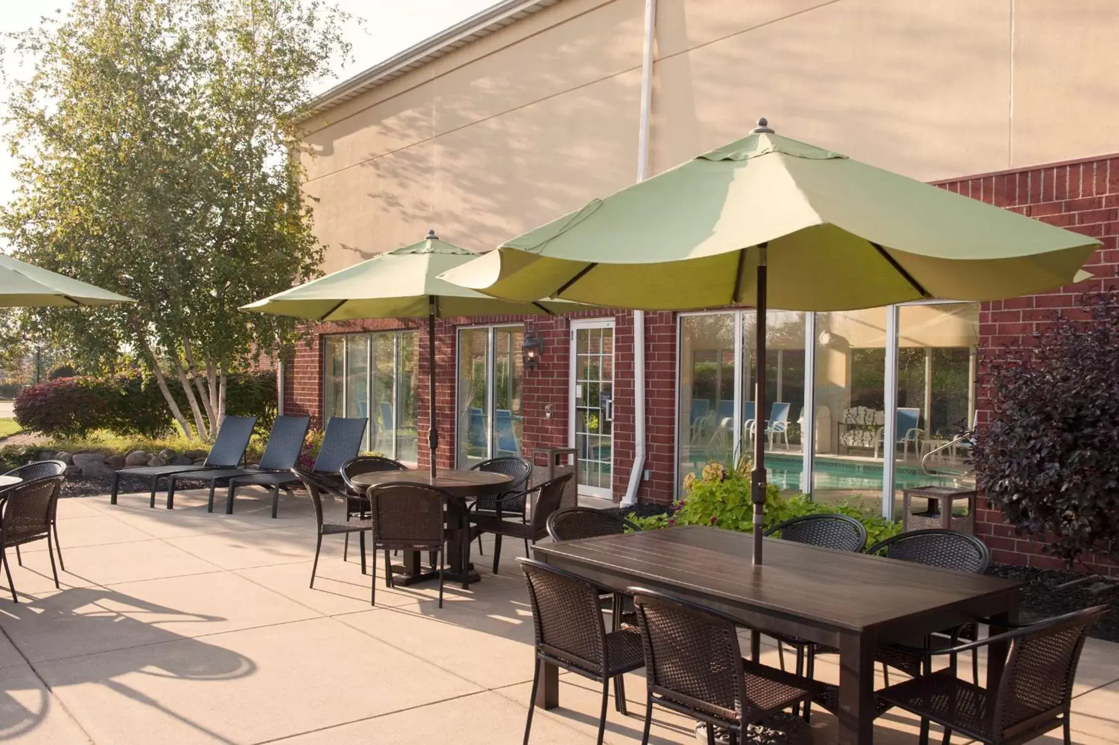Patio, Restaurant/Places to Eat in Hampton Inn & Suites Cleveland-Southeast-Streetsboro