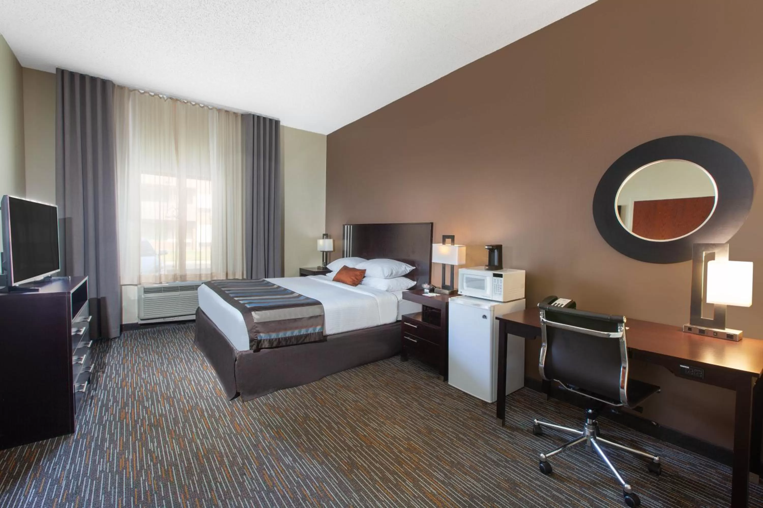 TV and multimedia, Bed in Wingate by Wyndham Oklahoma City Airport