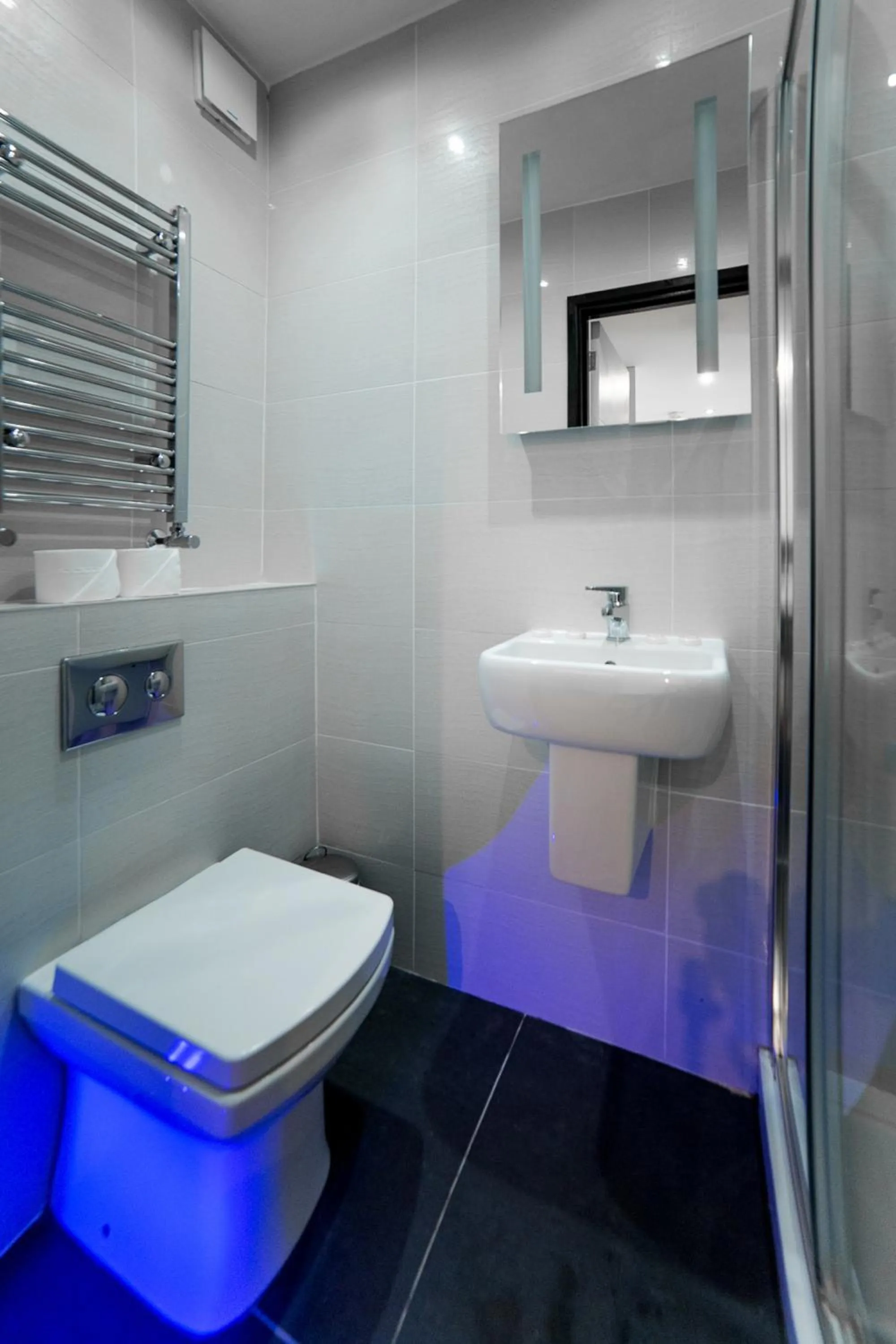 Shower in Imperial Court Suites