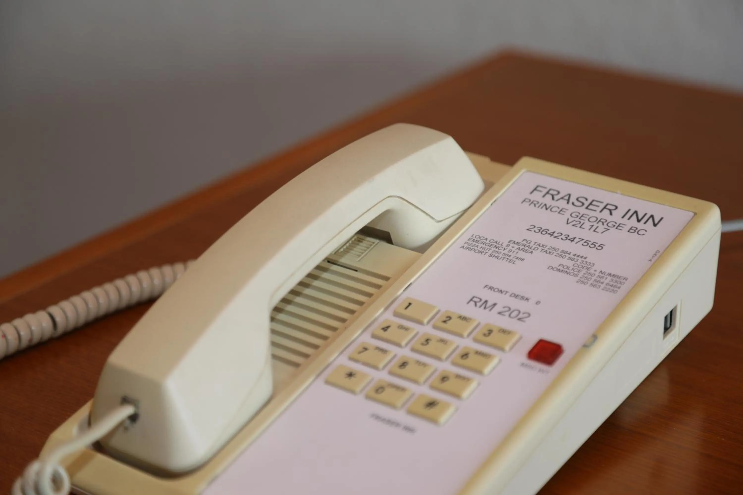 Logo/Certificate/Sign in Fraser Inn