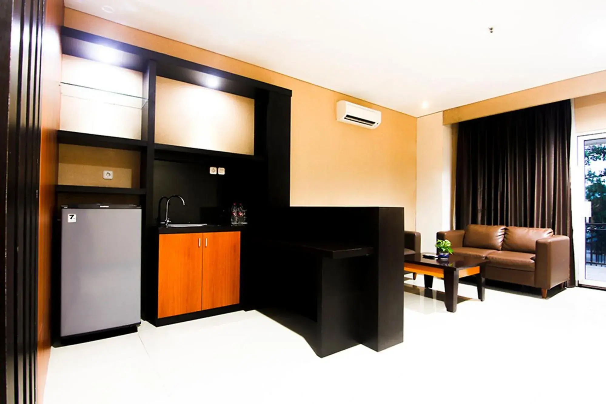 Kitchen or kitchenette in Hotel Sahid Mandarin Pekalongan