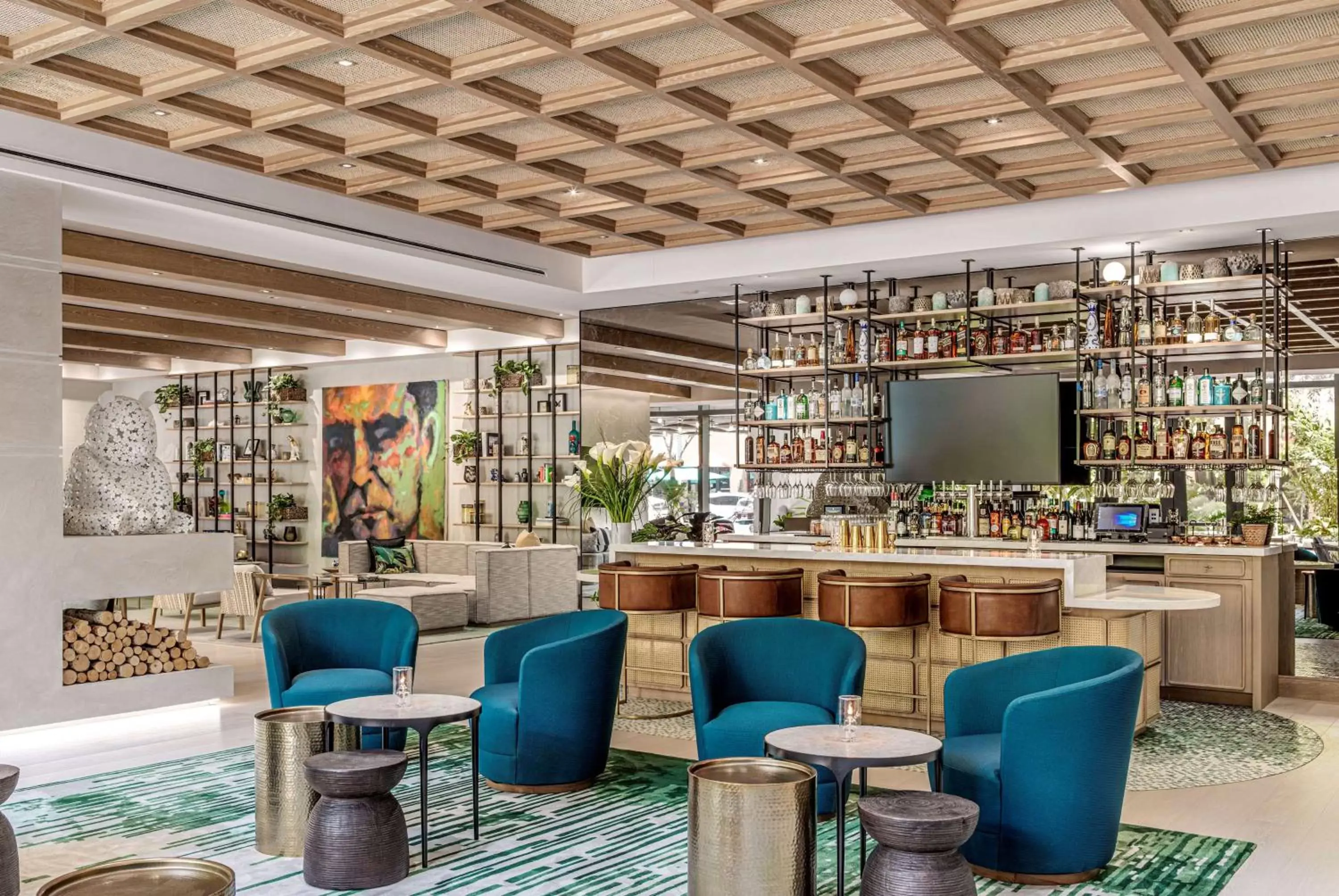 Dining area, Lounge/Bar in The Ray Hotel Delray Beach, Curio Collection By Hilton