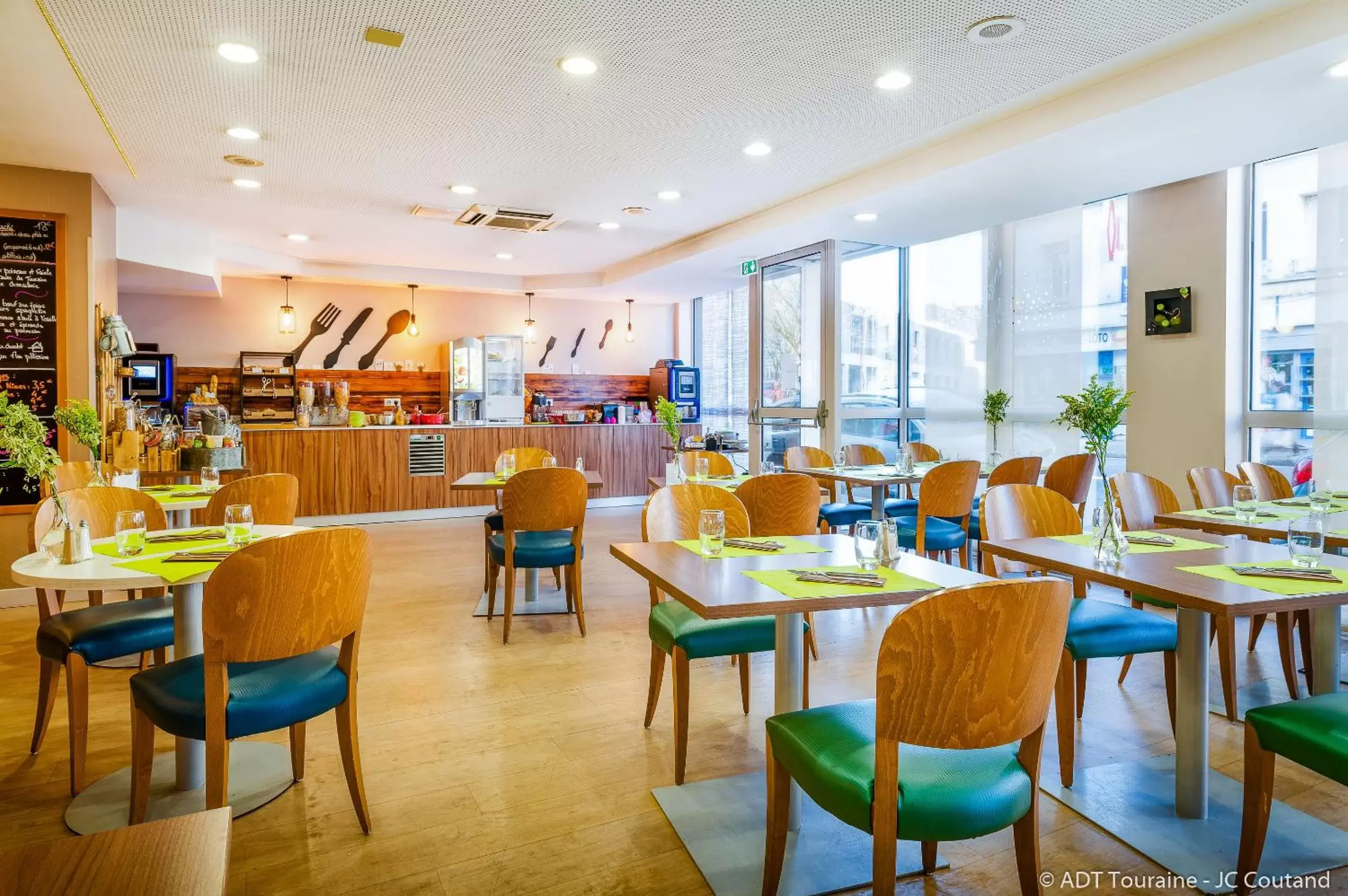 Restaurant/Places to Eat in ibis Styles Tours Centre