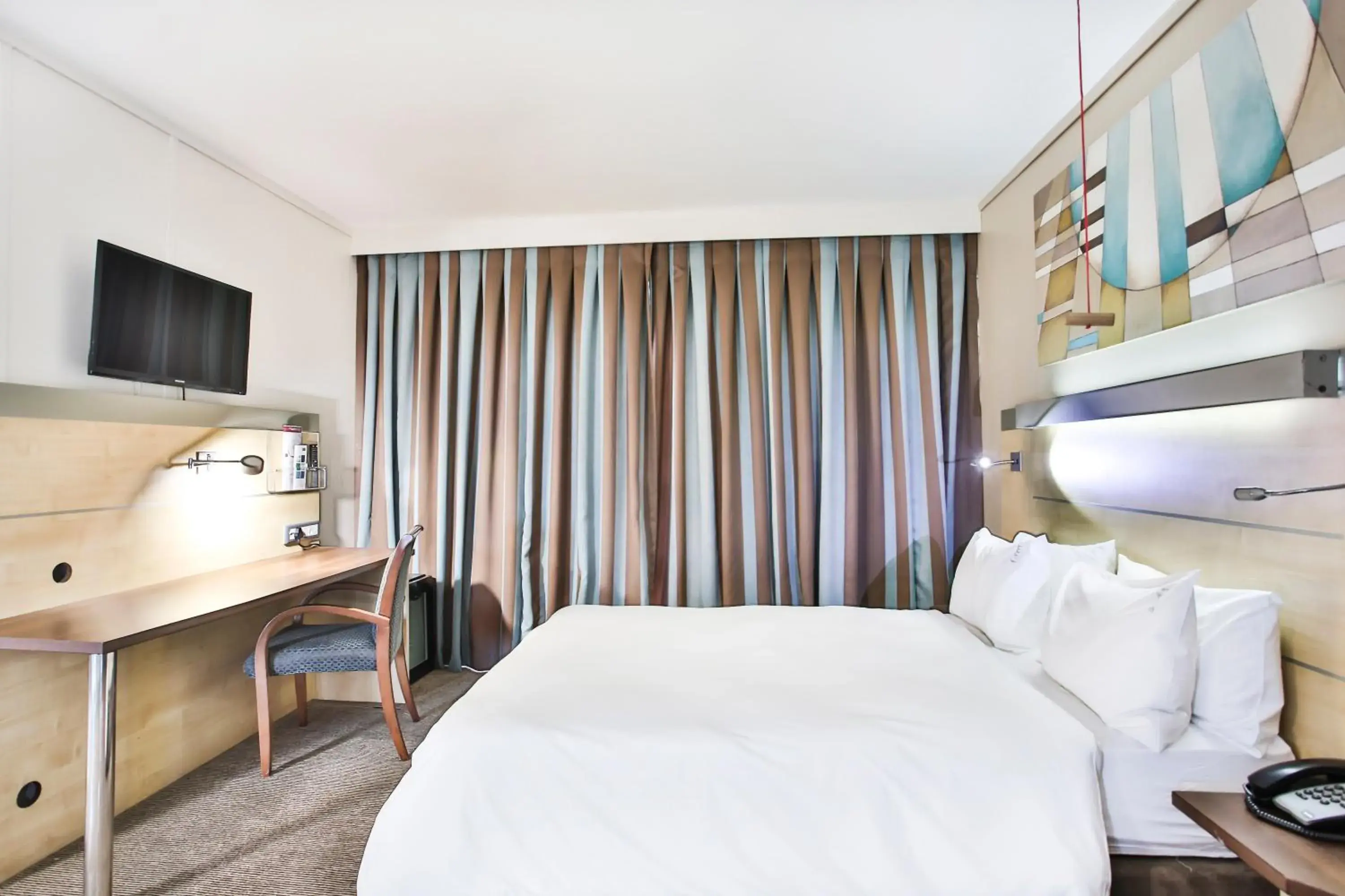 Photo of the whole room, Bed in Holiday Inn Express Sandton-Woodmead, an IHG Hotel