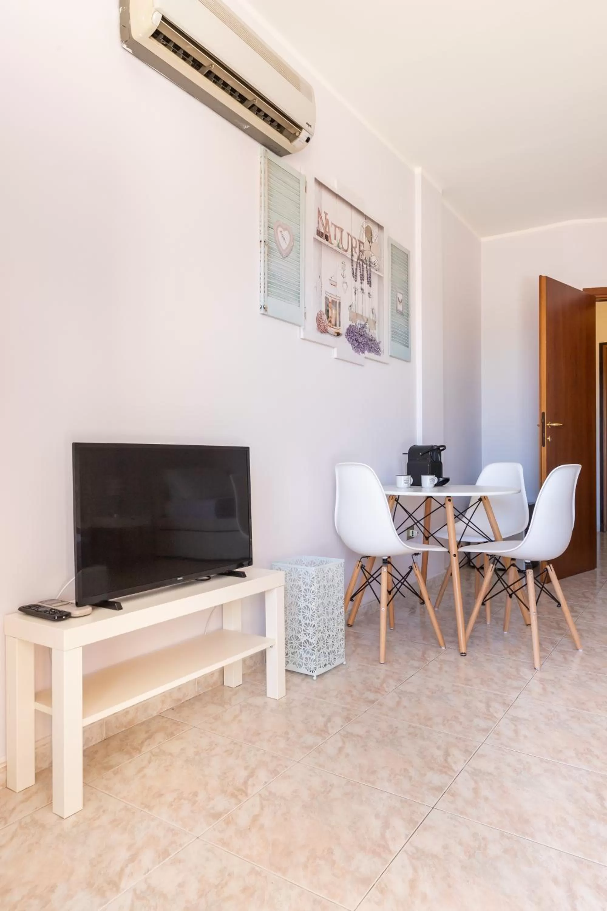 TV and multimedia in Residenze Su Planu