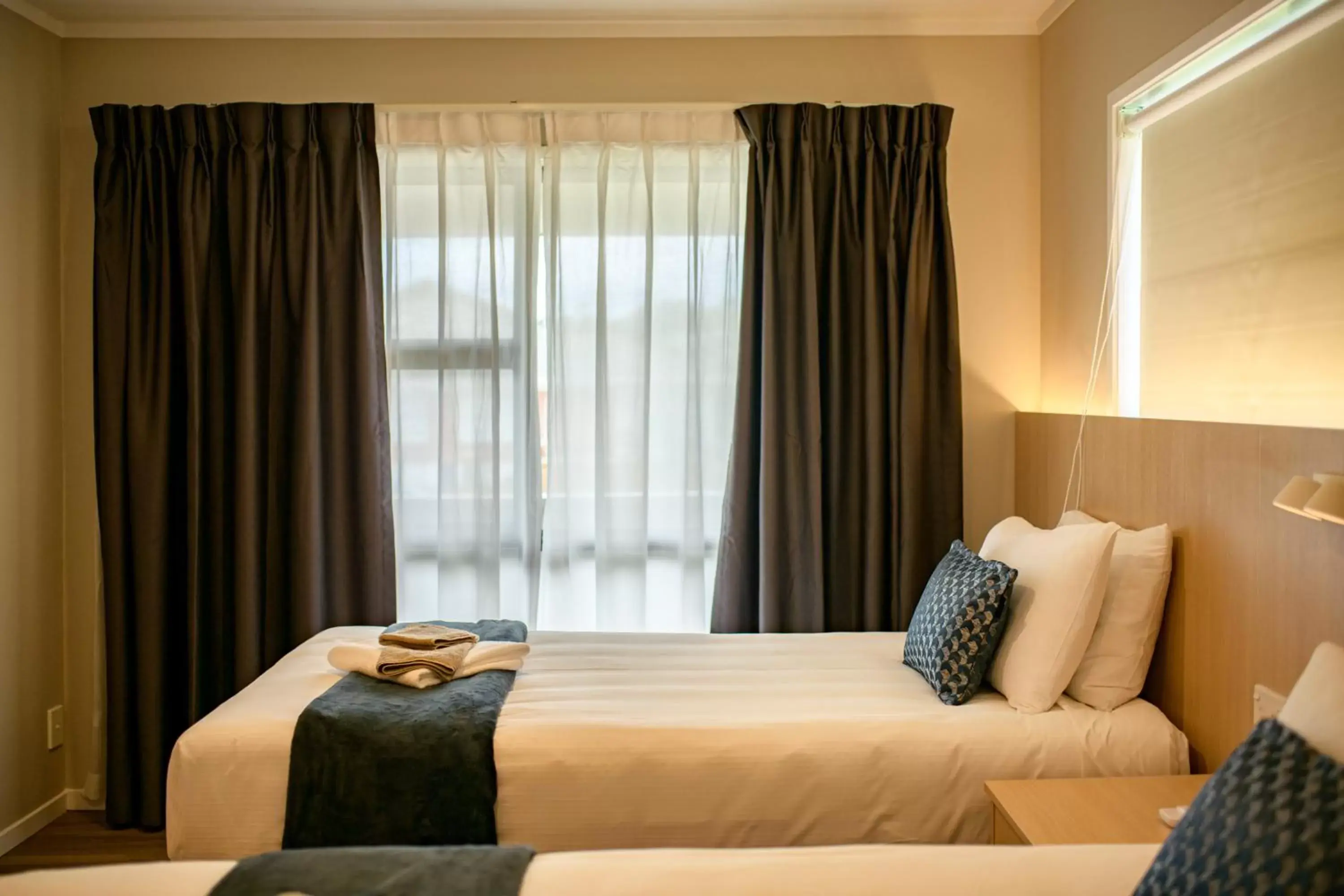 Bedroom, Bed in Takapuna International Motor Lodge