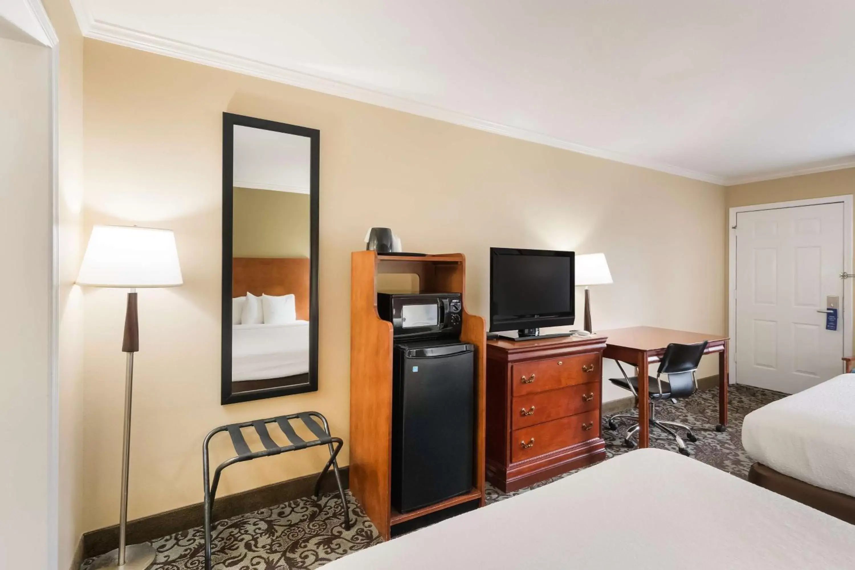 Bedroom, TV/Entertainment Center in Best Western Conway