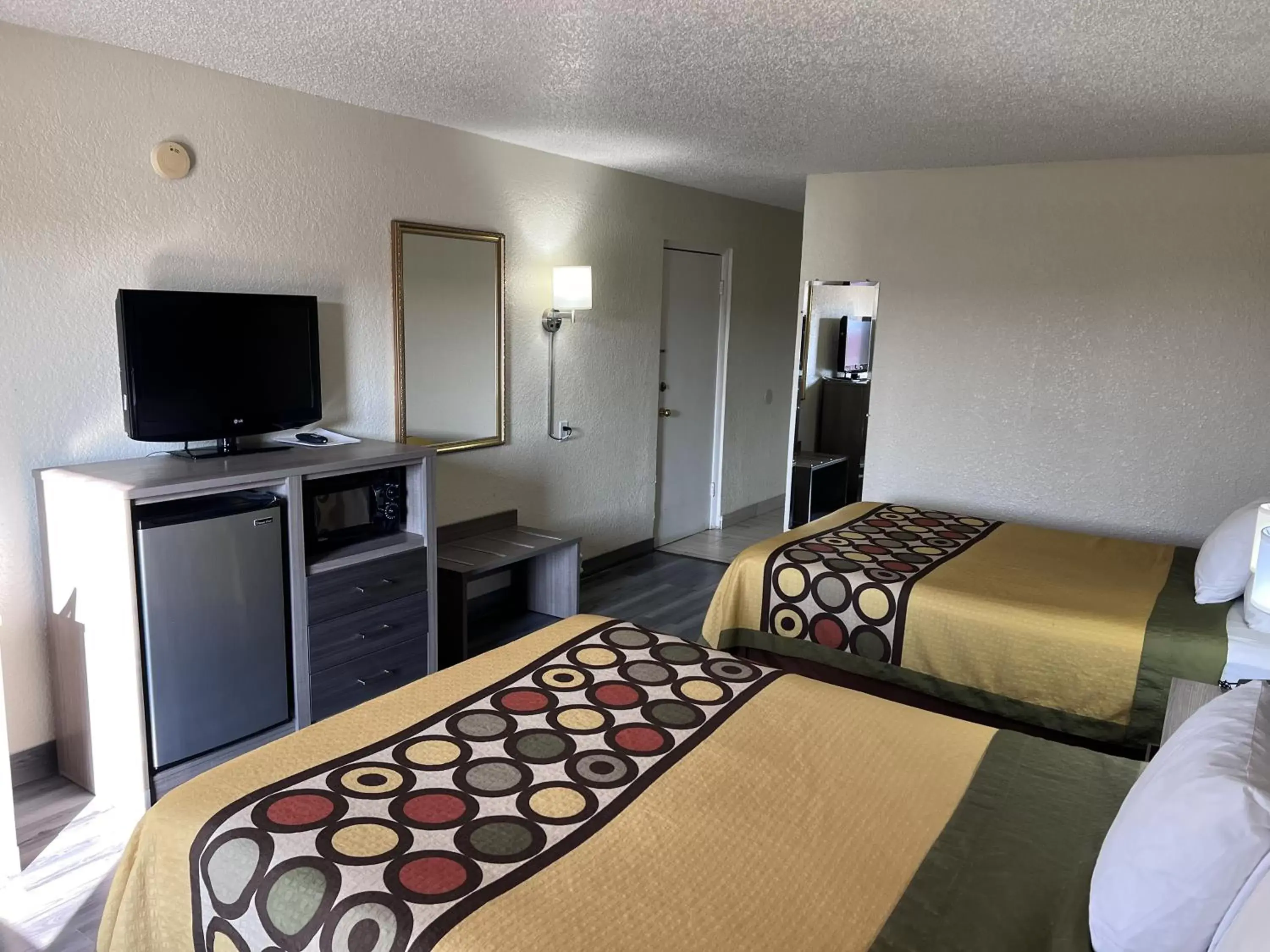 Bed in Super 8 by Wyndham Ft Stockton