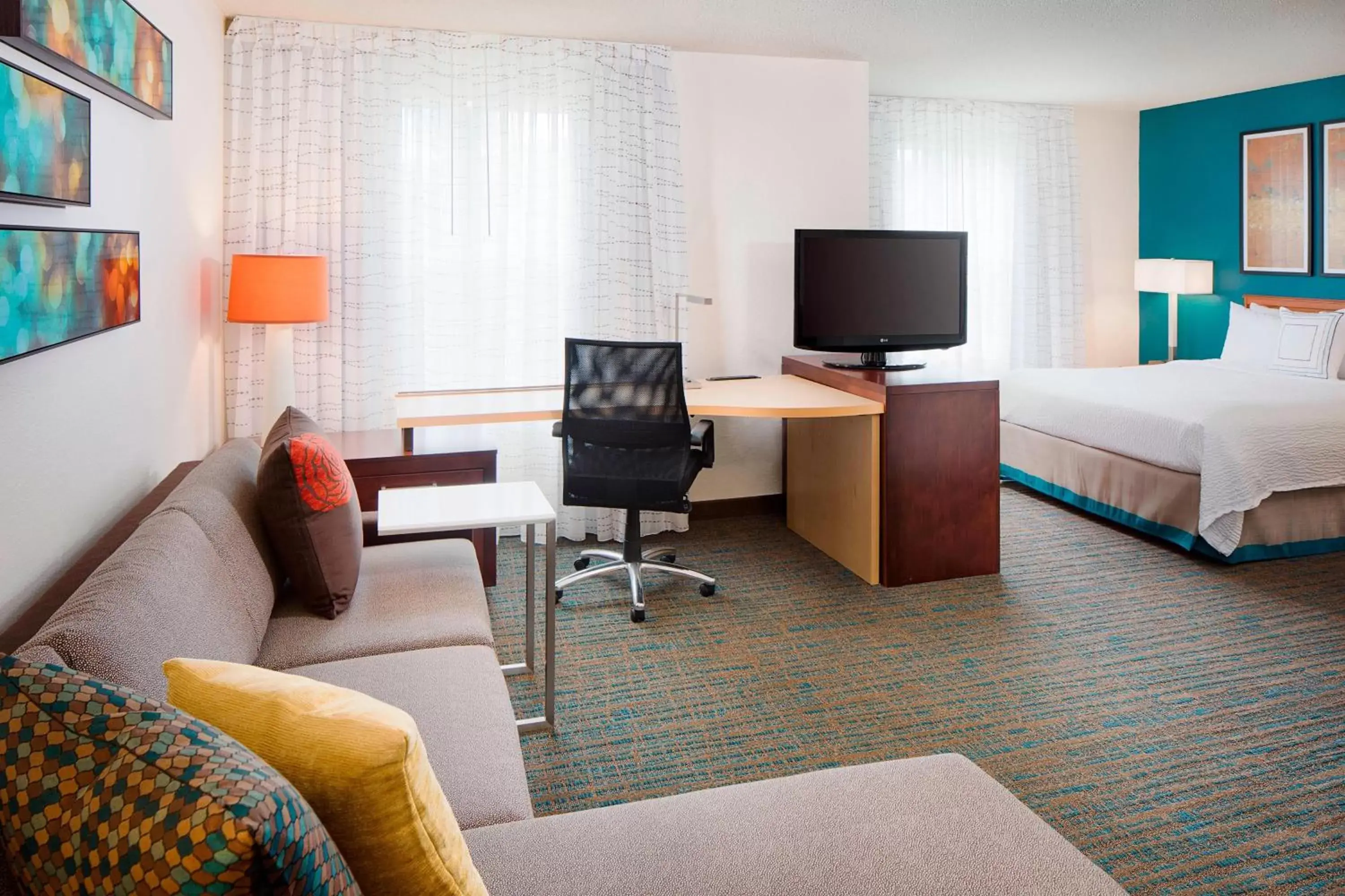 Photo of the whole room, Seating Area in Residence Inn Saddle River