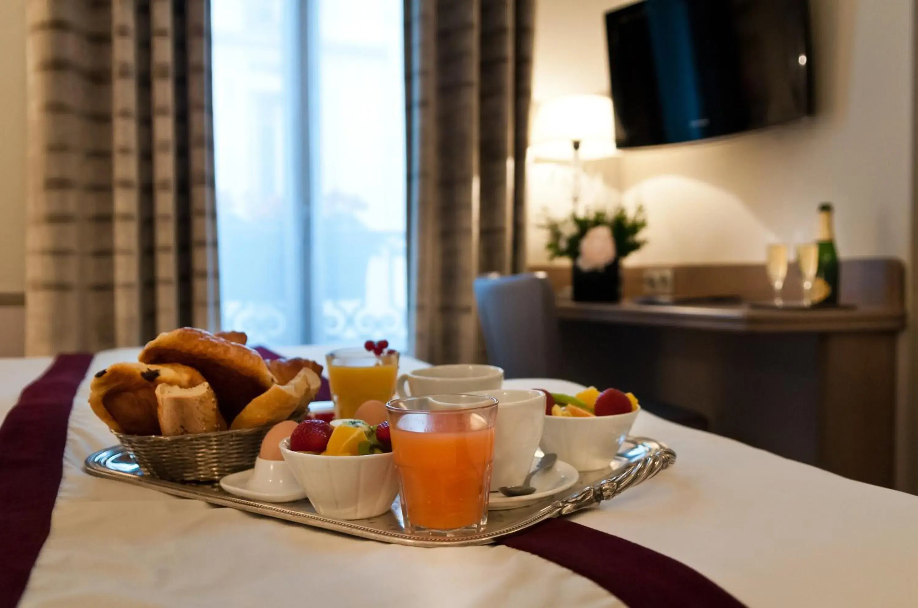 TV and multimedia, Breakfast in Hotel Monceau Wagram