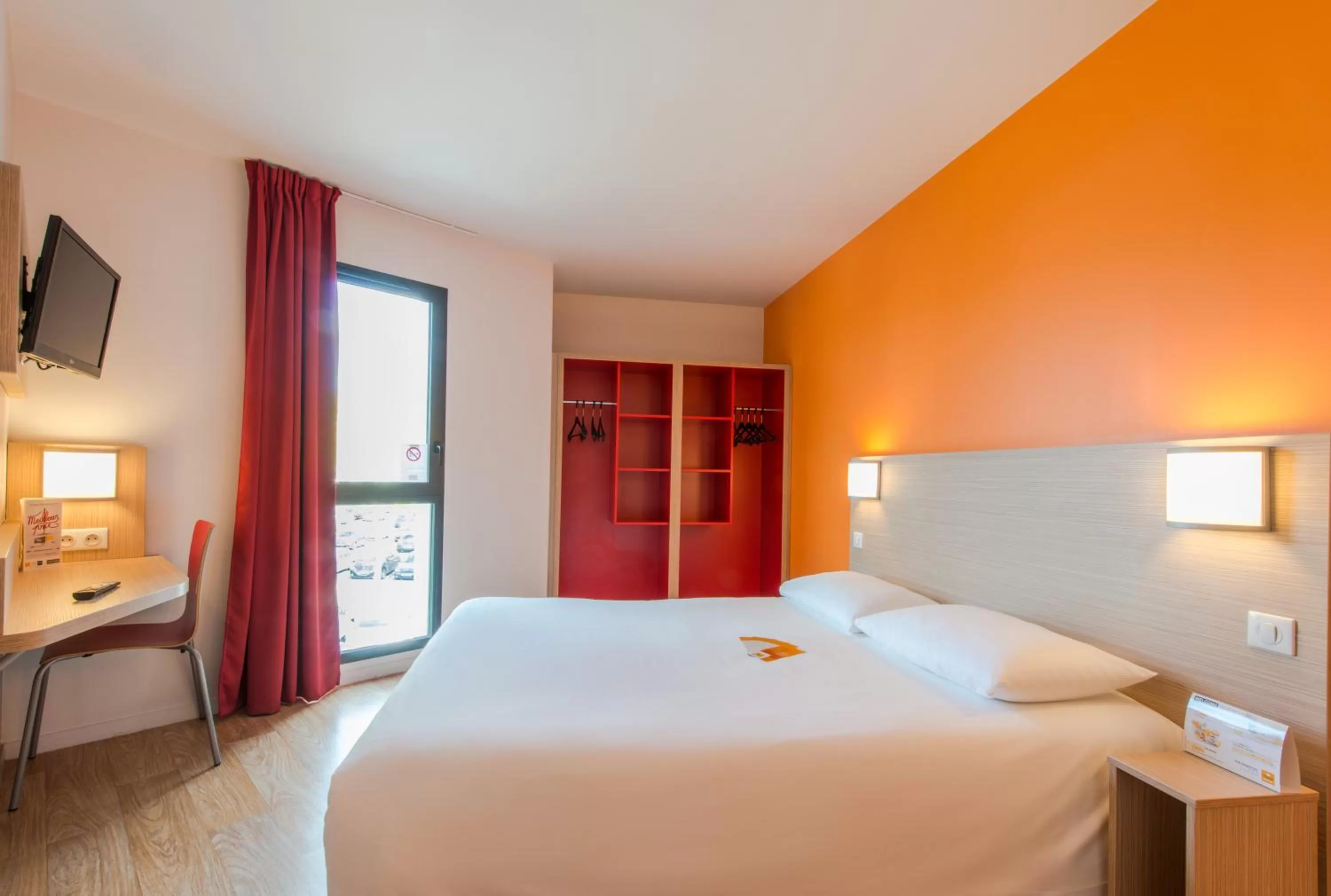 Bed in Hôtel Eco La Rochelle Centre les Minimes