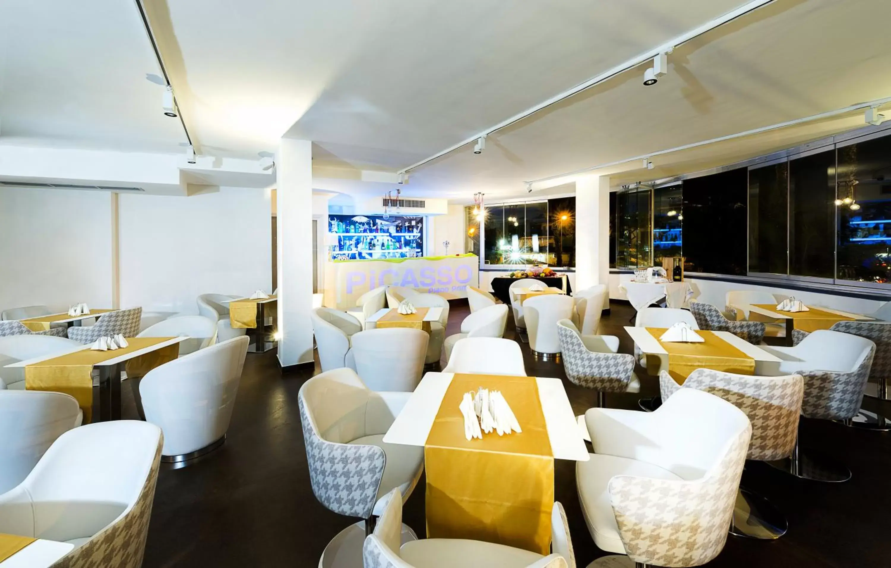Communal lounge/ TV room, Lounge/Bar in Hotel Leonessa