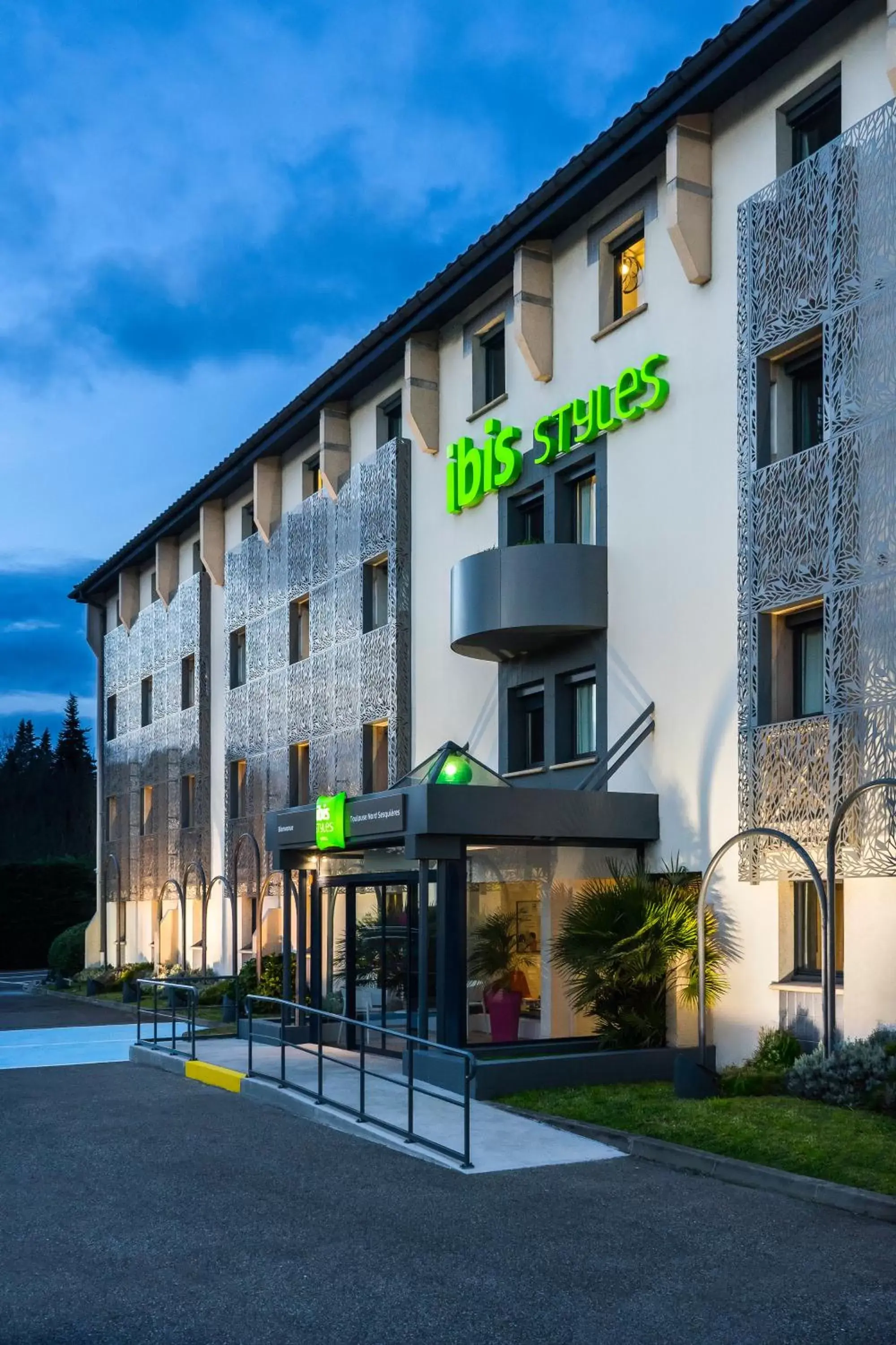 Facade/entrance in ibis Styles Toulouse Nord Sesquieres Facade/entrance in ibis Styles Toulouse Nord Sesquieres