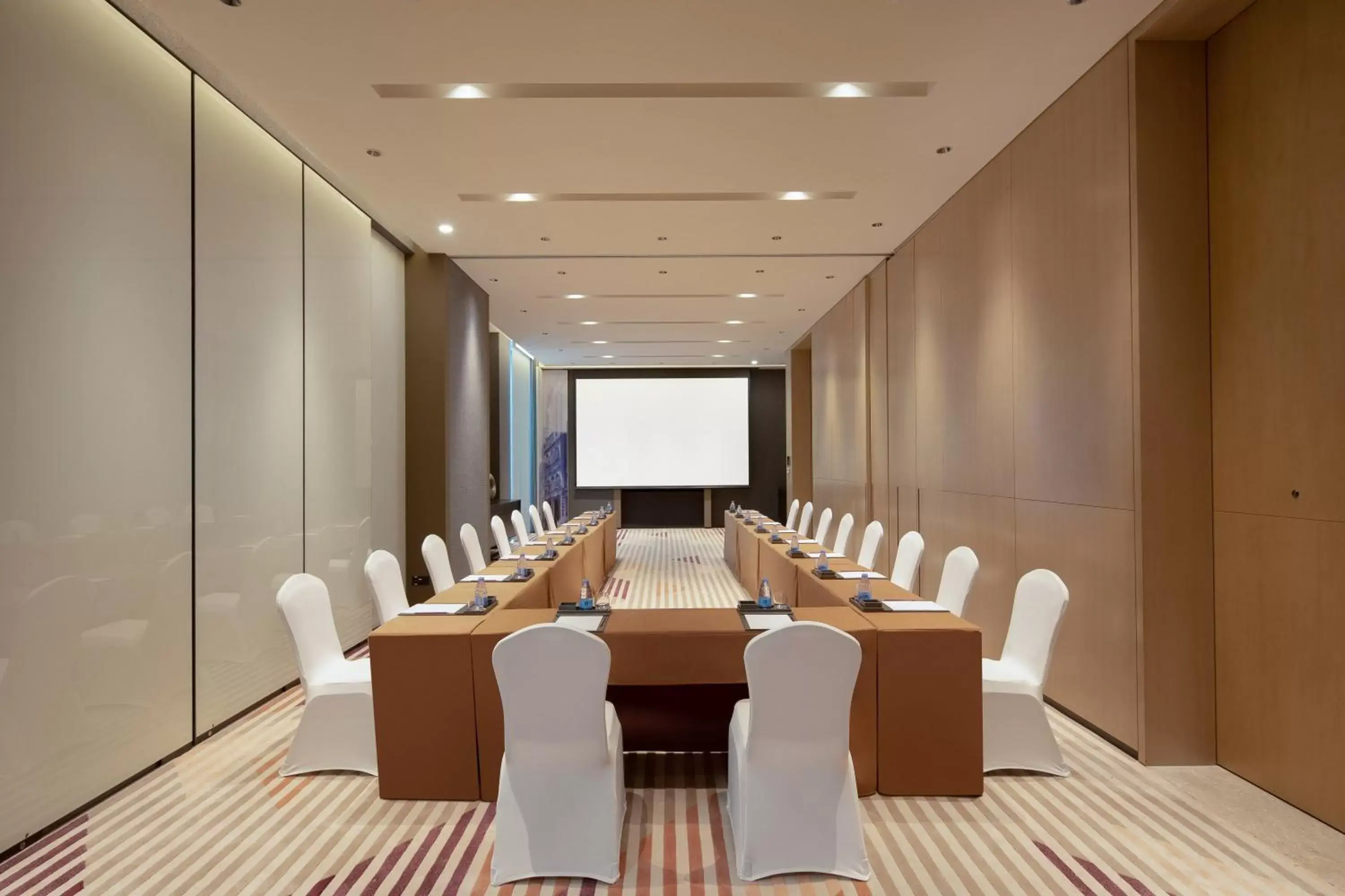 Meeting/conference room in Crowne Plaza Foshan Nanhai, an IHG Hotel