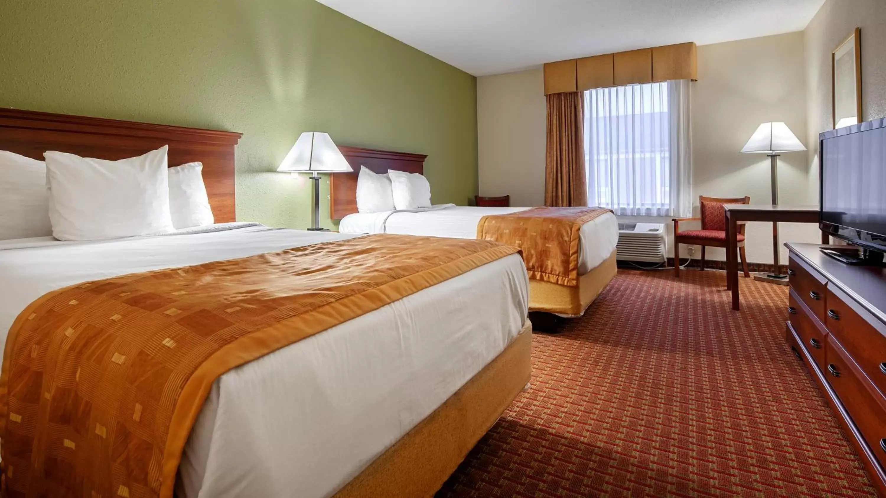 Bed in SureStay Plus Hotel by Best Western Wytheville