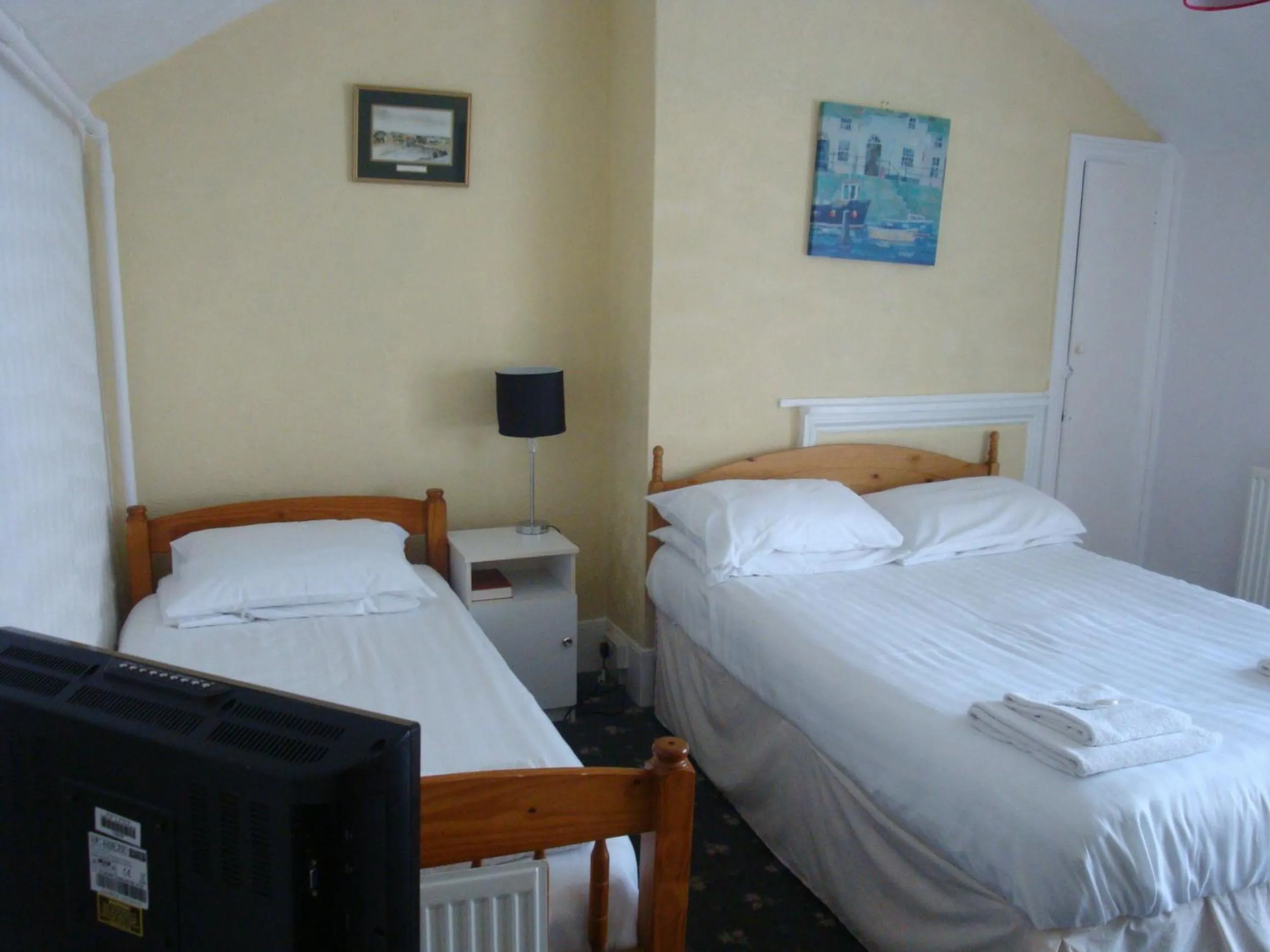 Bedroom, Bed in Spencer Court