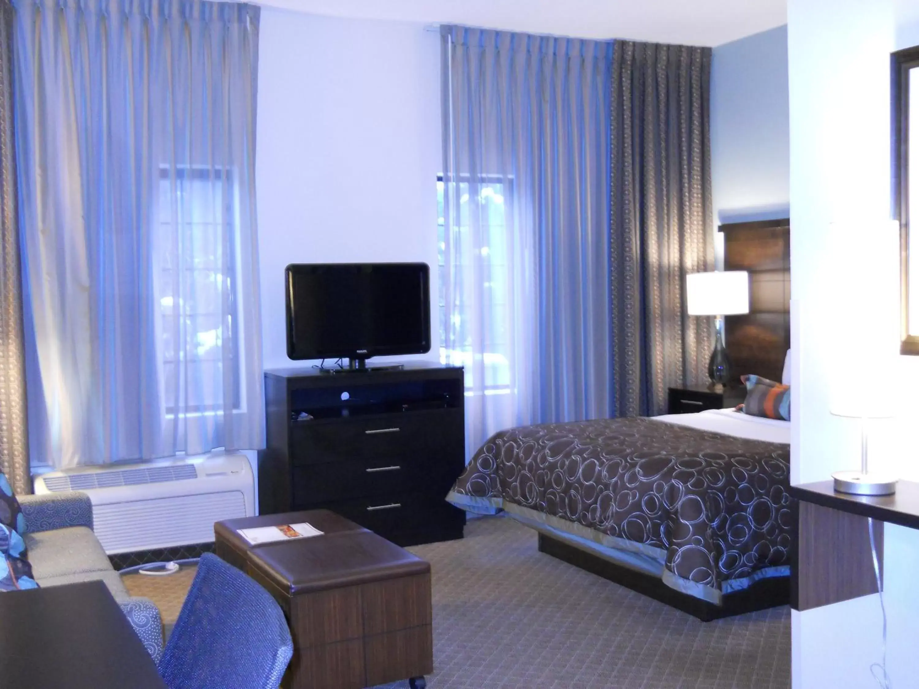 Photo of the whole room, TV/Entertainment Center in Staybridge Suites Columbus-Airport, an IHG Hotel