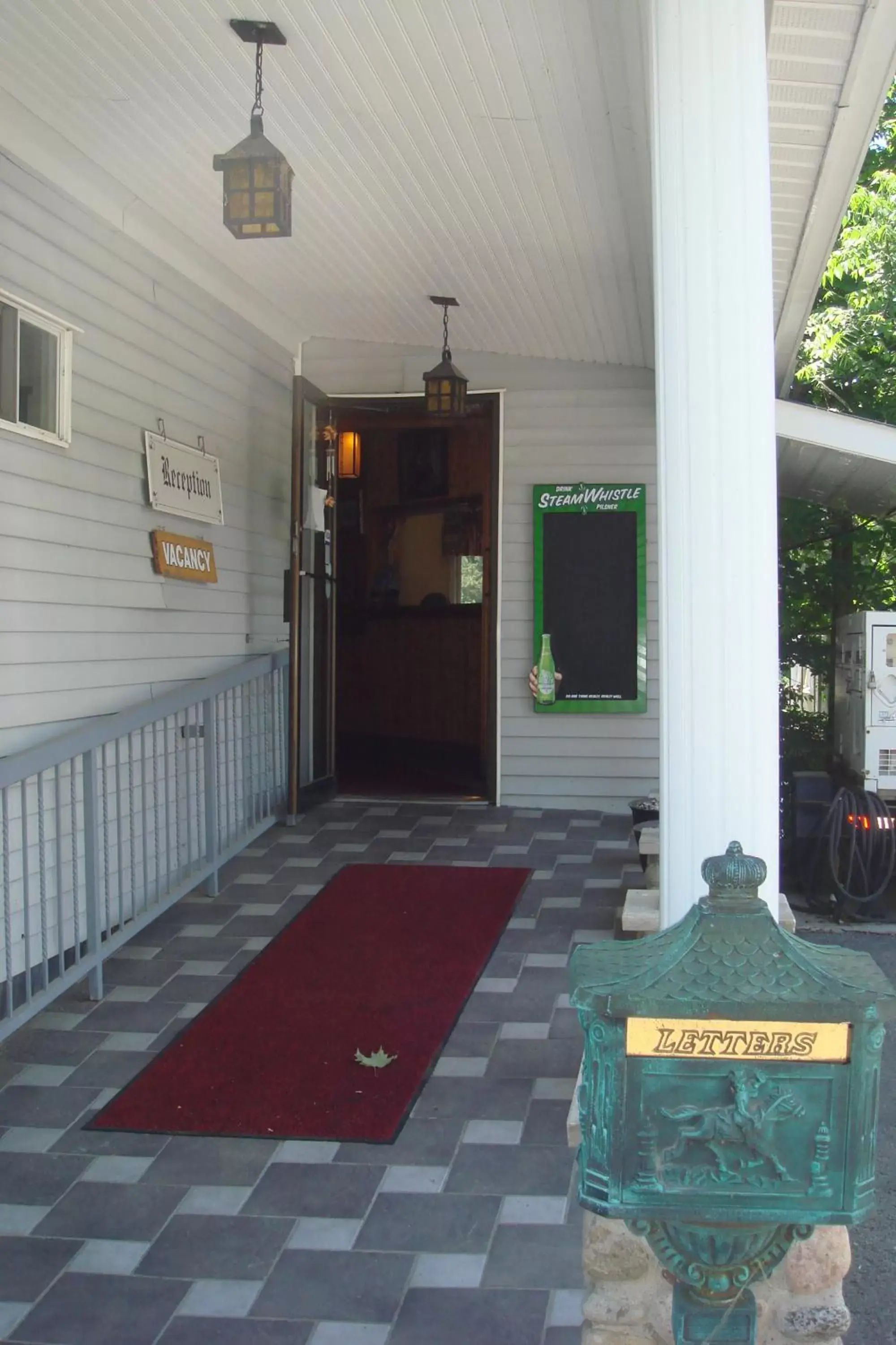Facade/entrance, Lobby/Reception in Boathouse Country Inn