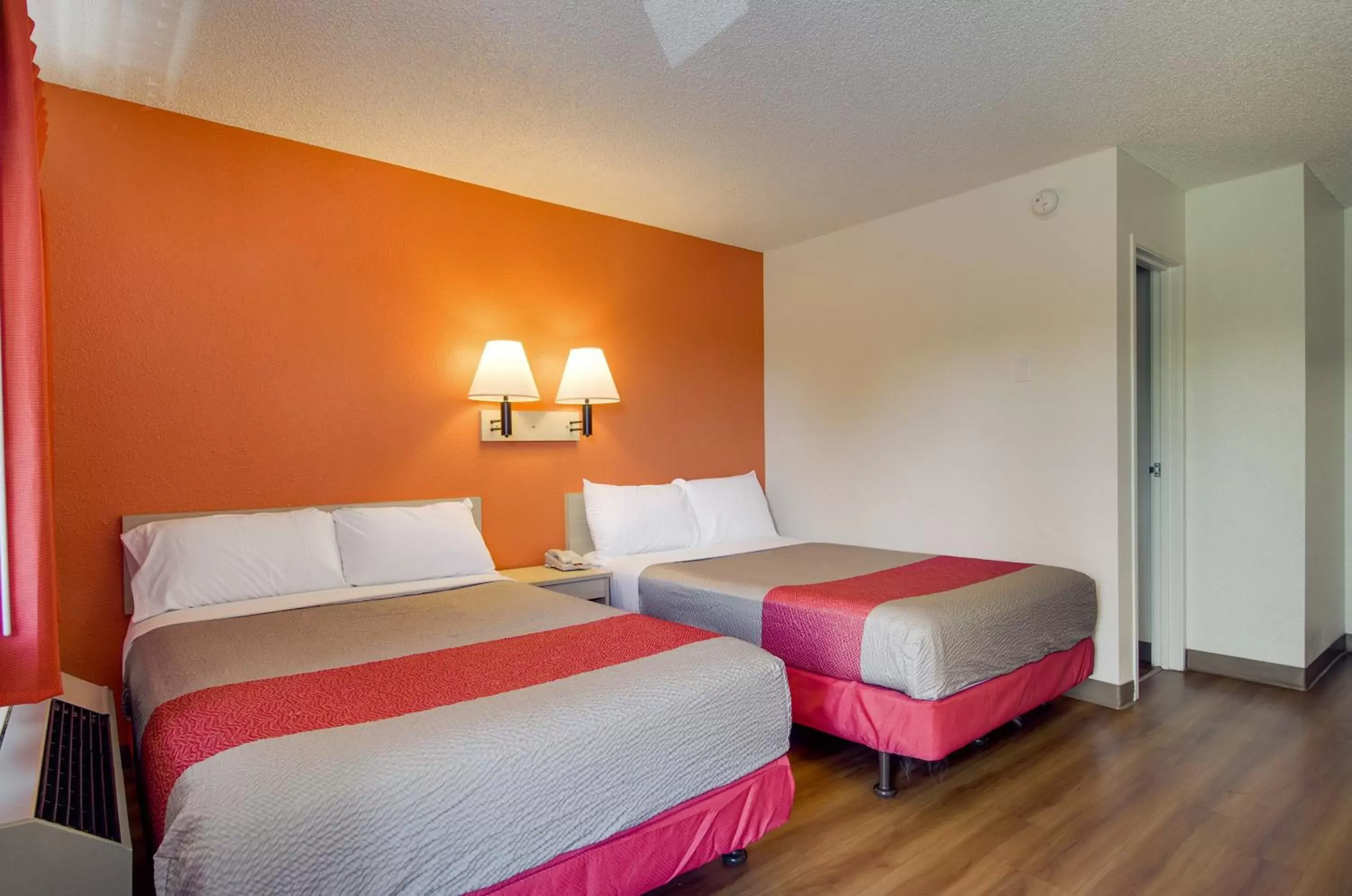 Double Room - Disability Access in Motel 6-Tacoma, WA - Fife Double Room - Disability Access in Motel 6-Tacoma, WA - Fife