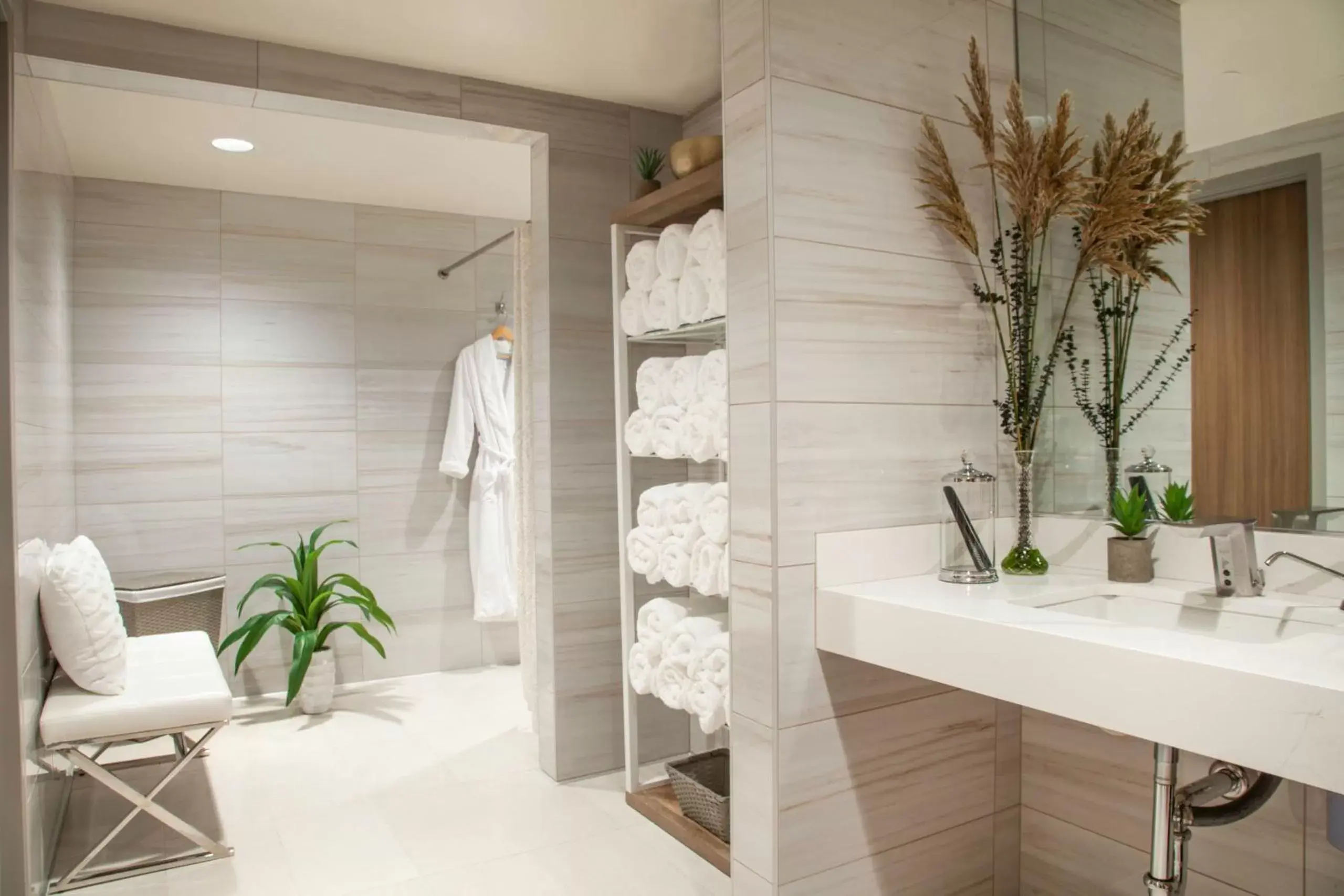 Spa and wellness centre/facilities, Bathroom in Legacy Resort Hotel & Spa