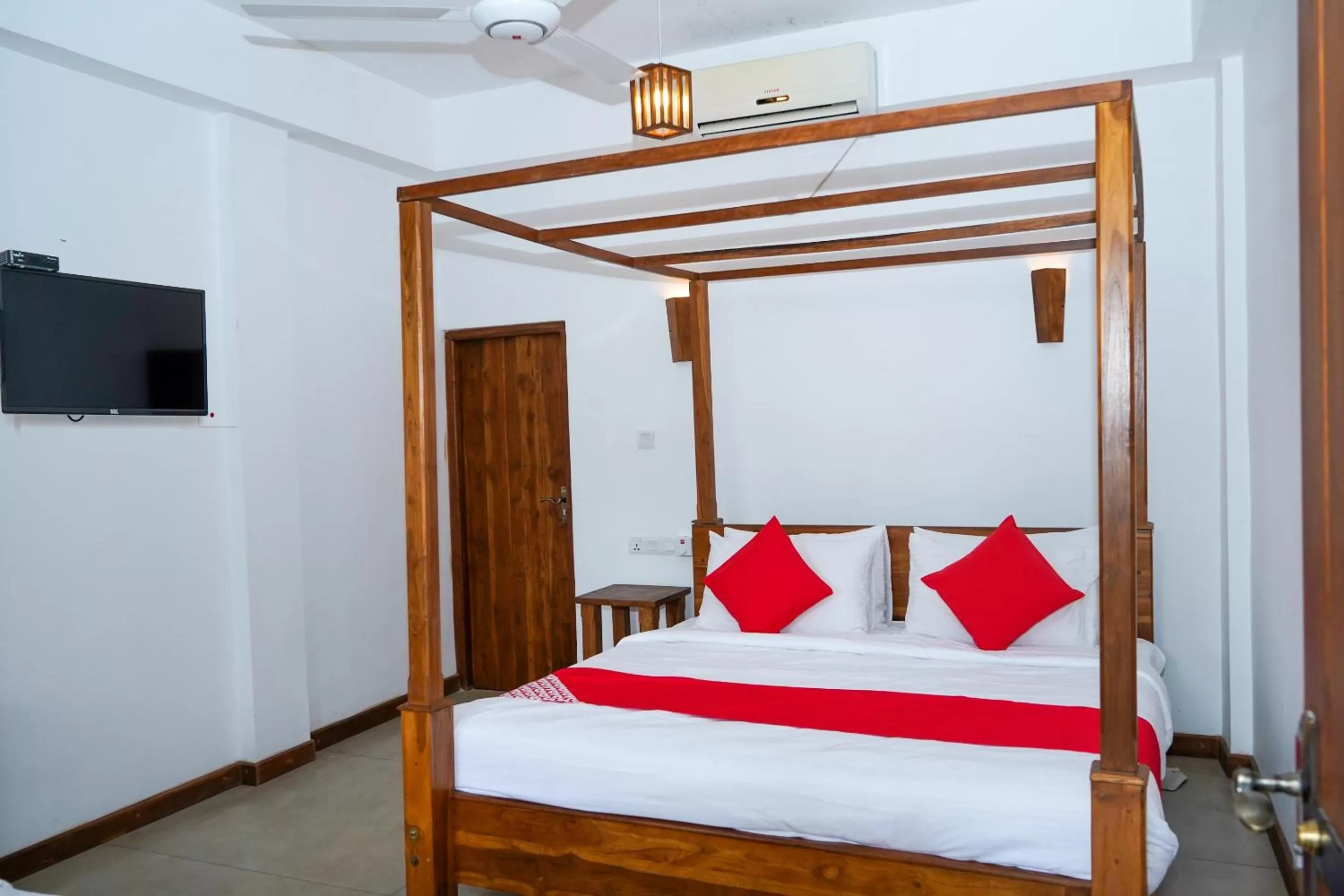 Bedroom, Bed in French Garden Kandy