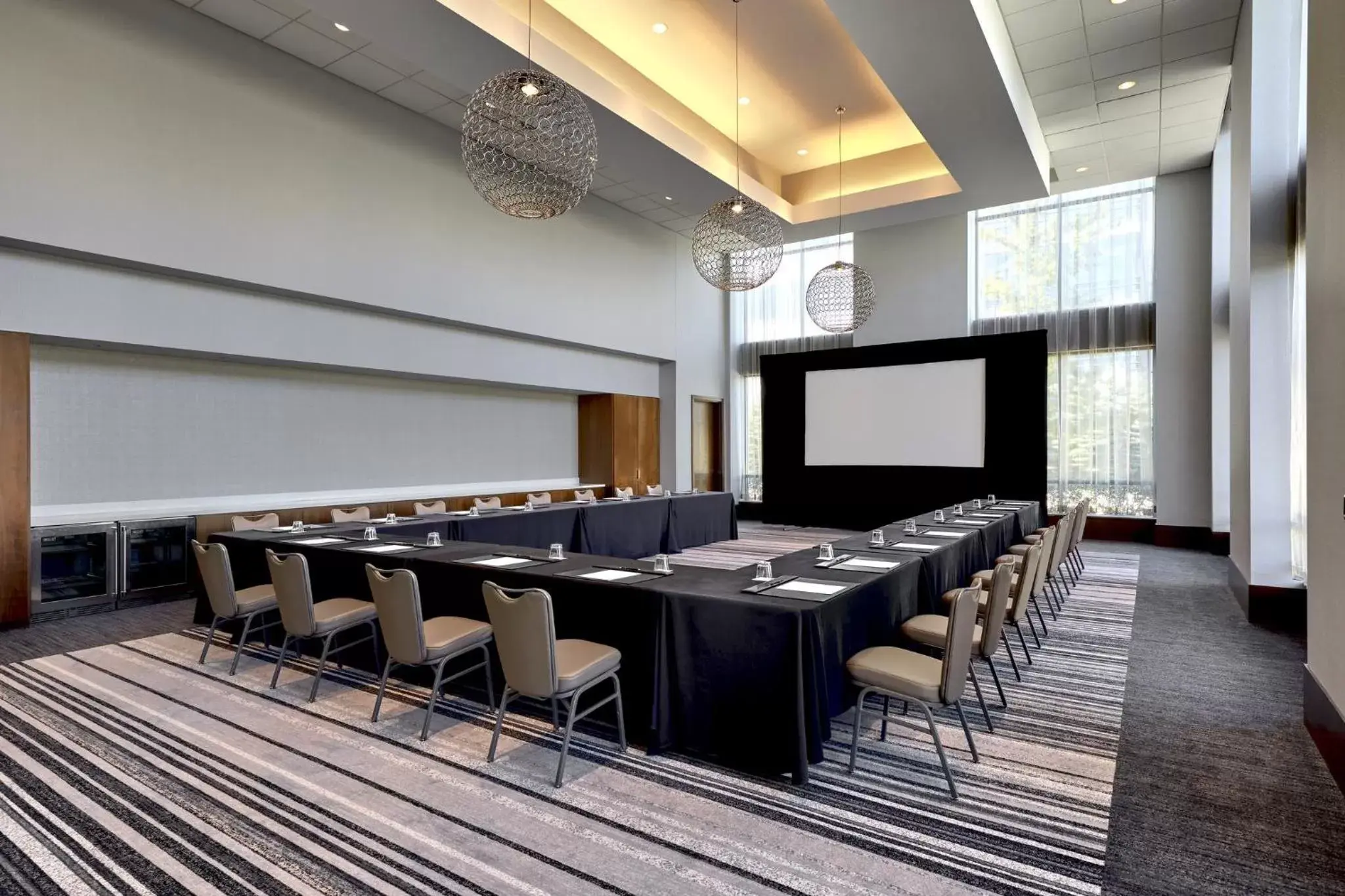 Meeting/conference room in Loews Chicago O'Hare Hotel