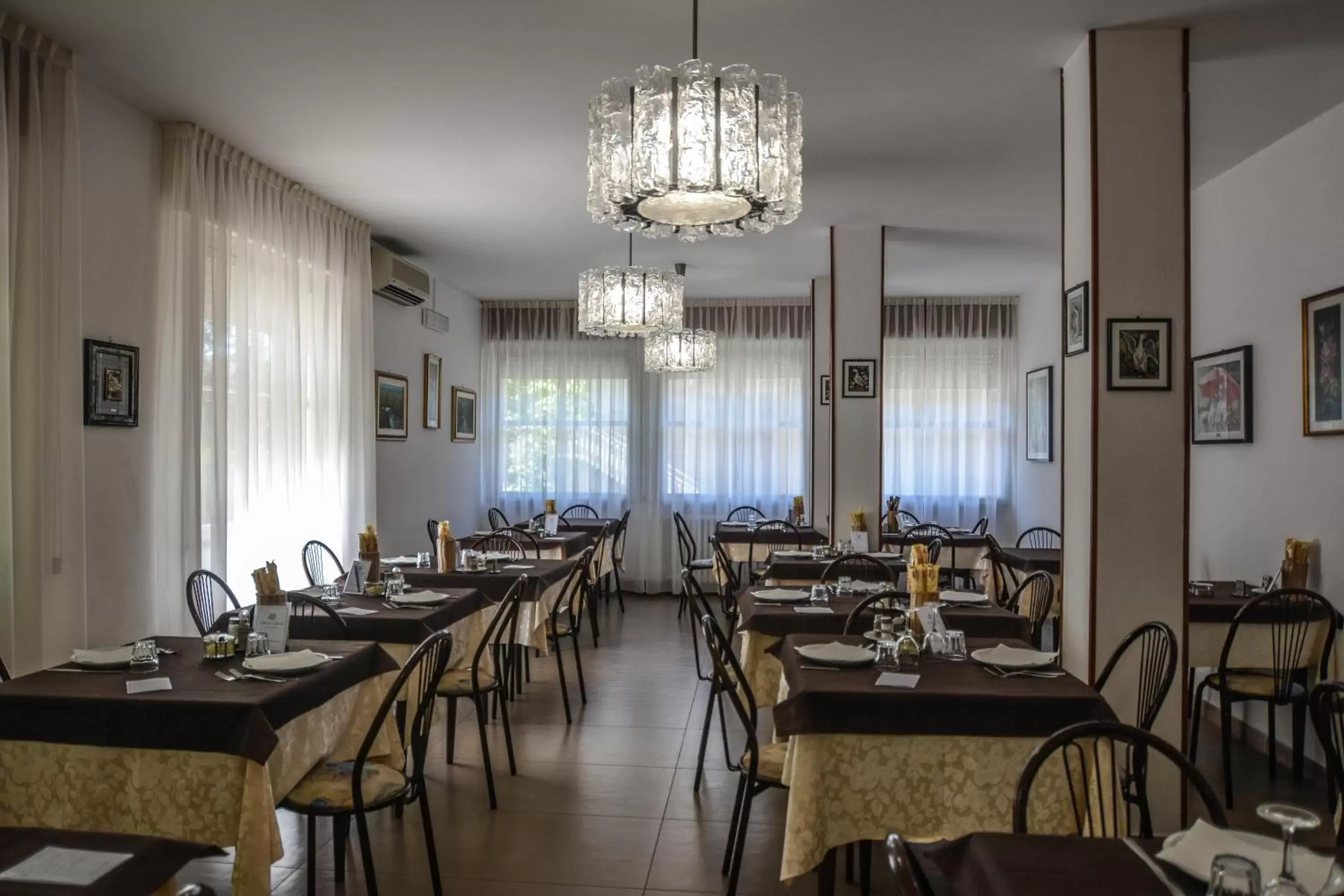 Restaurant/Places to Eat in Hotel Zani