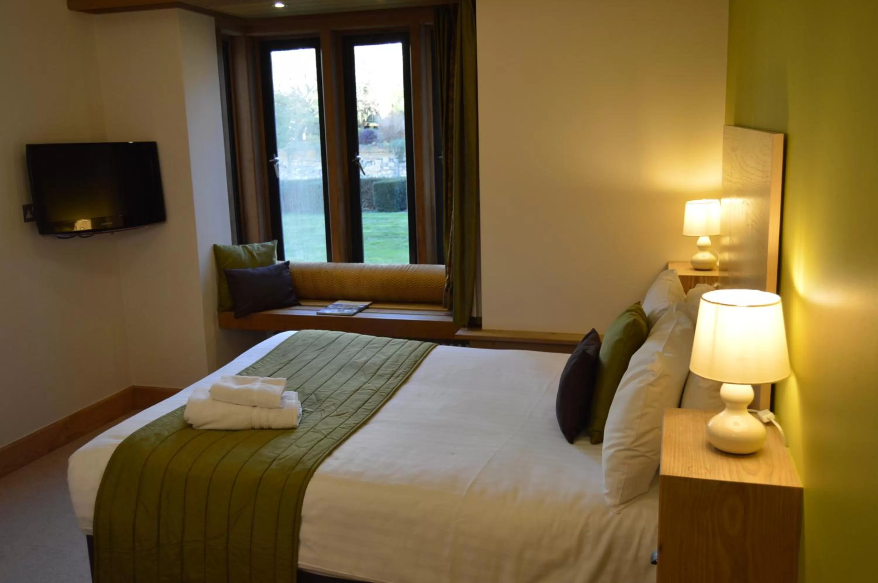 Photo of the whole room, Bed in Canterbury Cathedral Lodge