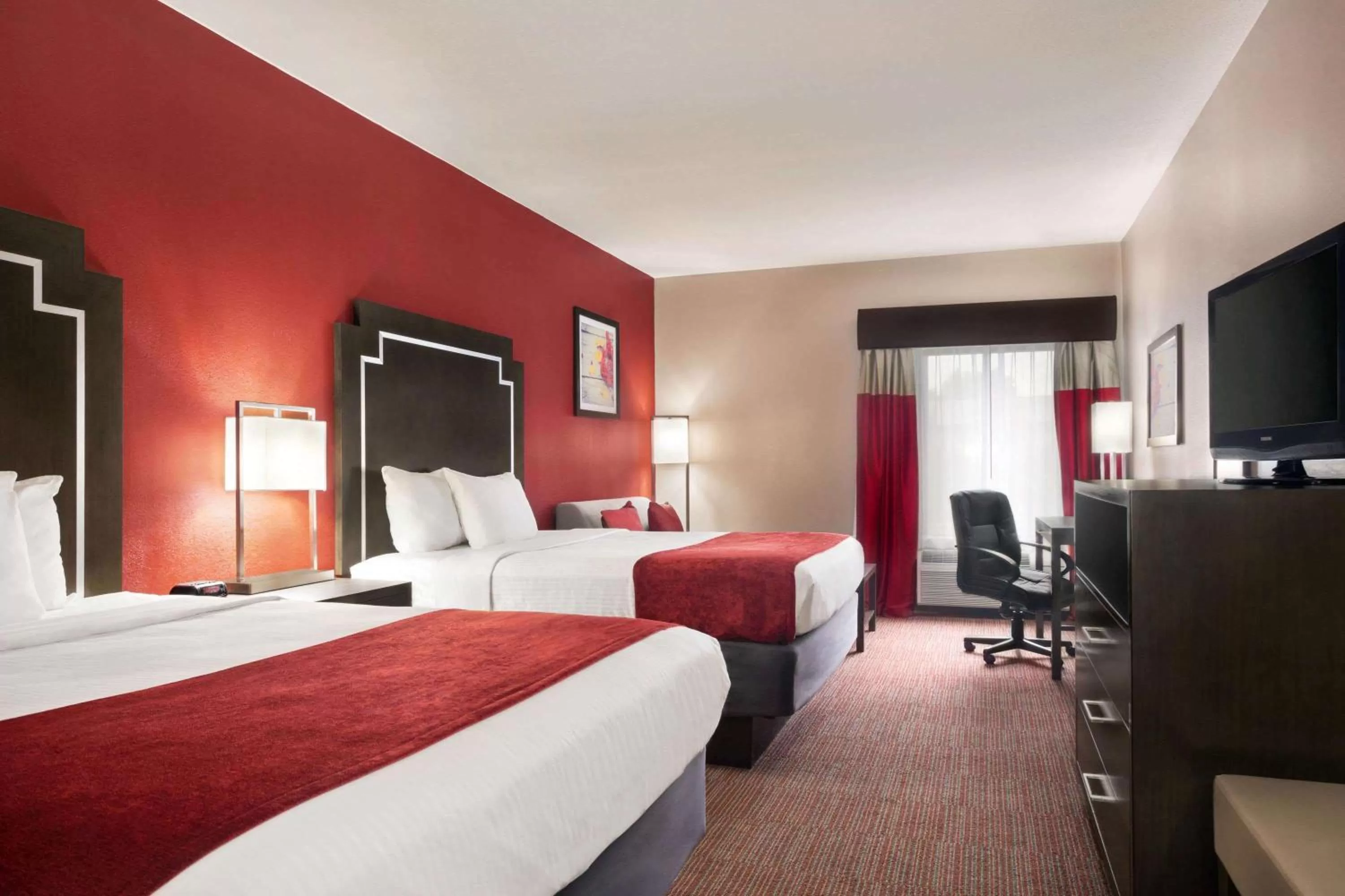 Photo of the whole room, Bed in Days Inn & Suites by Wyndham Murfreesboro