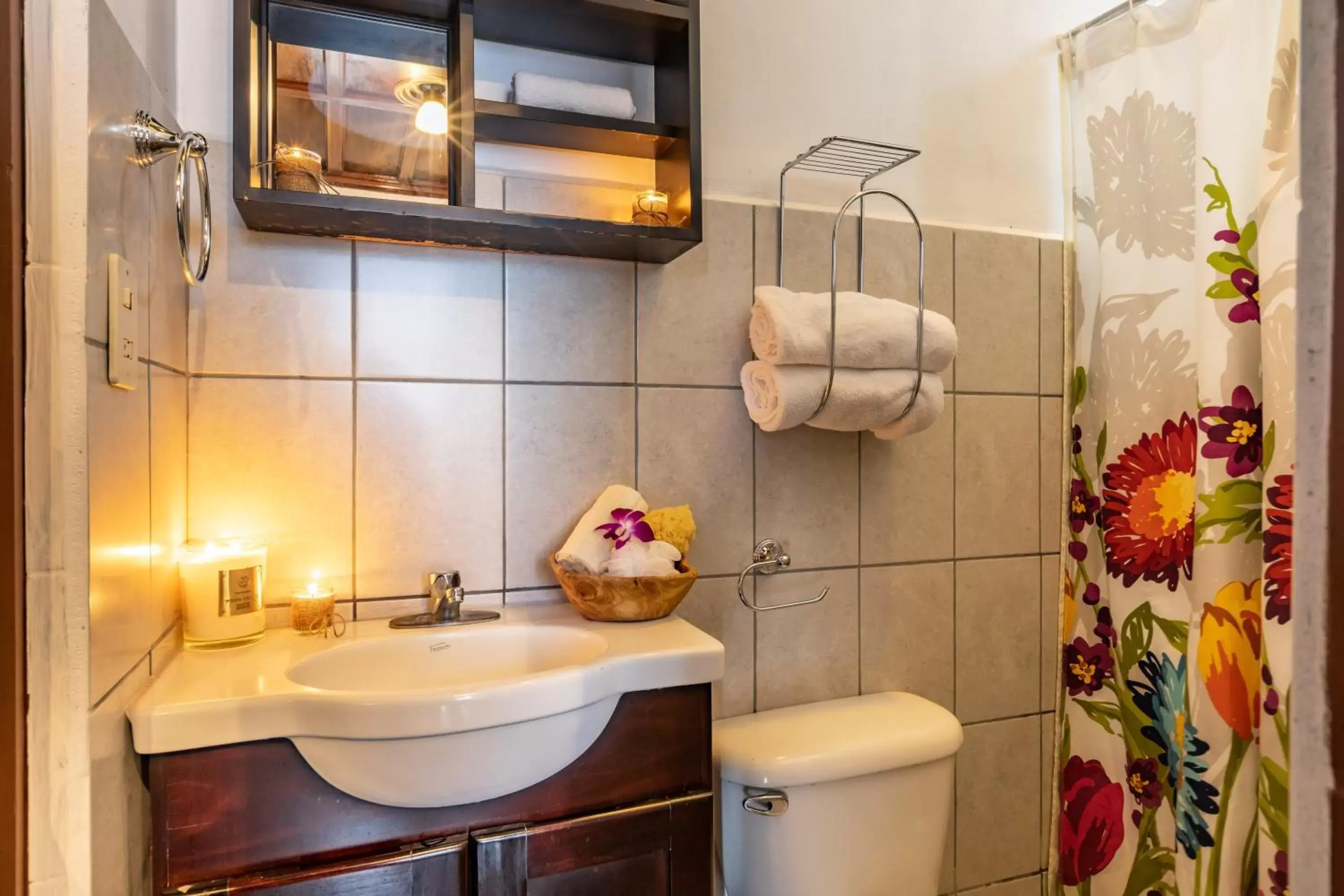 Bathroom in ALAJUELA CITY Hotel & Guest House