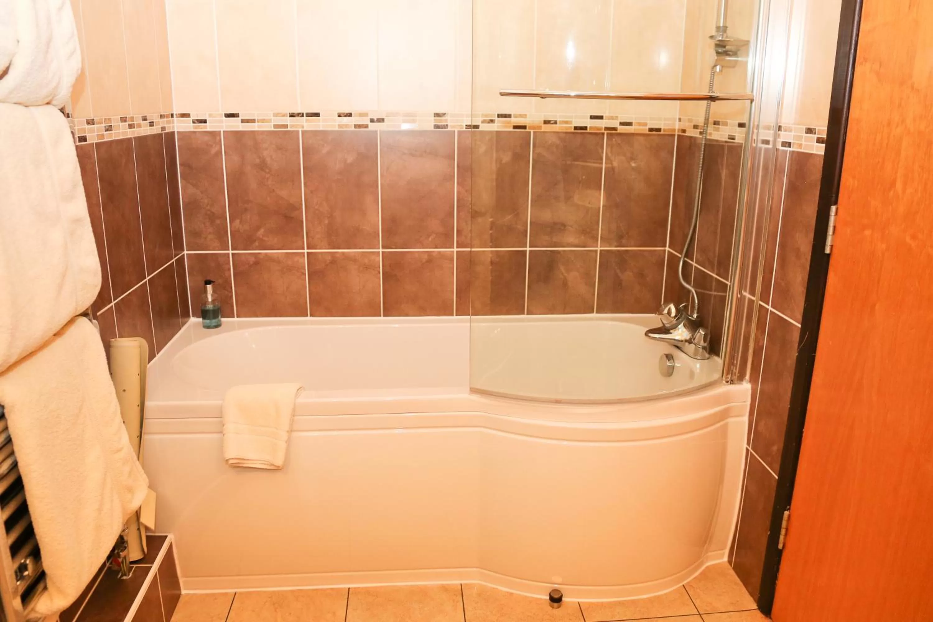 Bathroom in Millfields Hotel