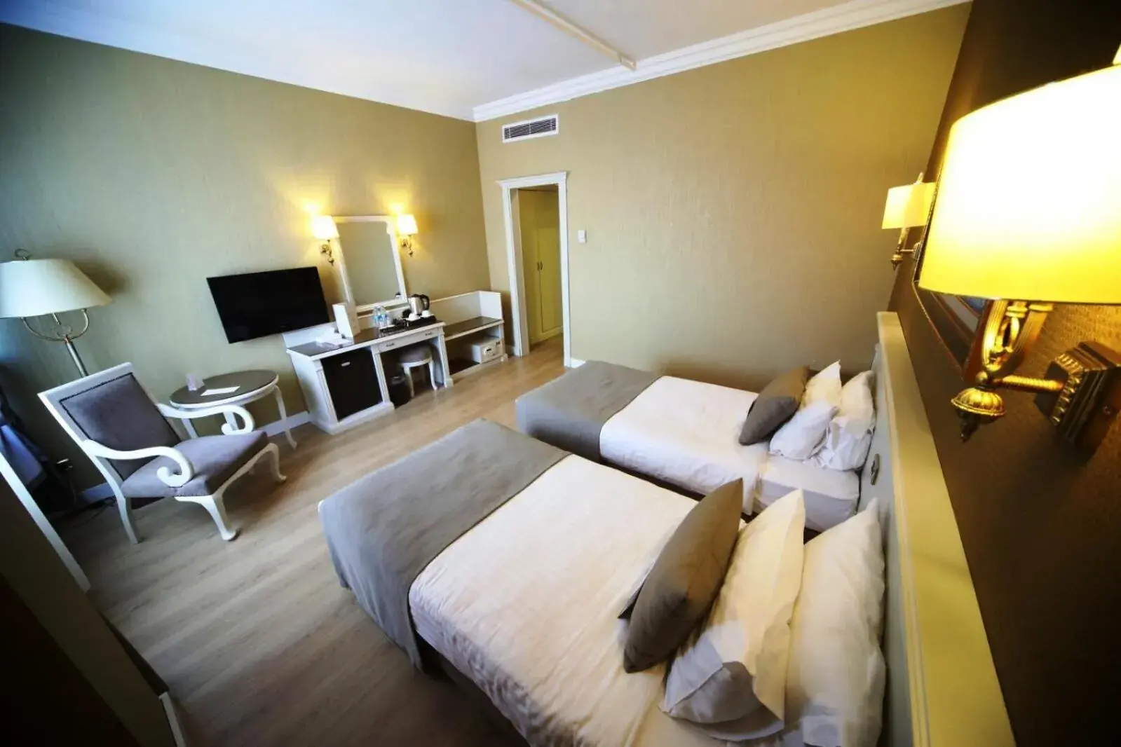 Photo of the whole room, Bed in Bilek Istanbul Hotel