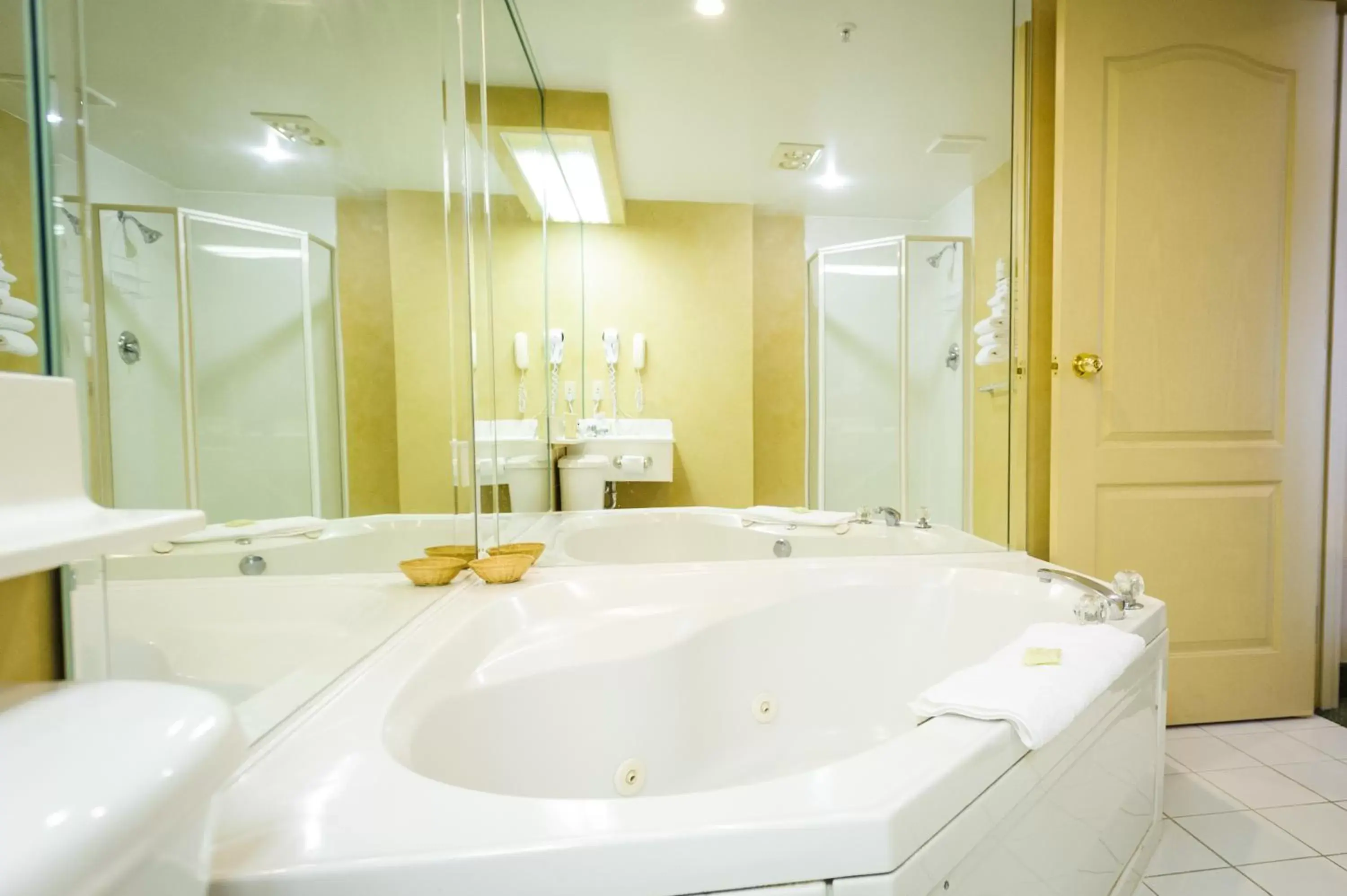 Bathroom in Peterborough Inn and Suites Hotel