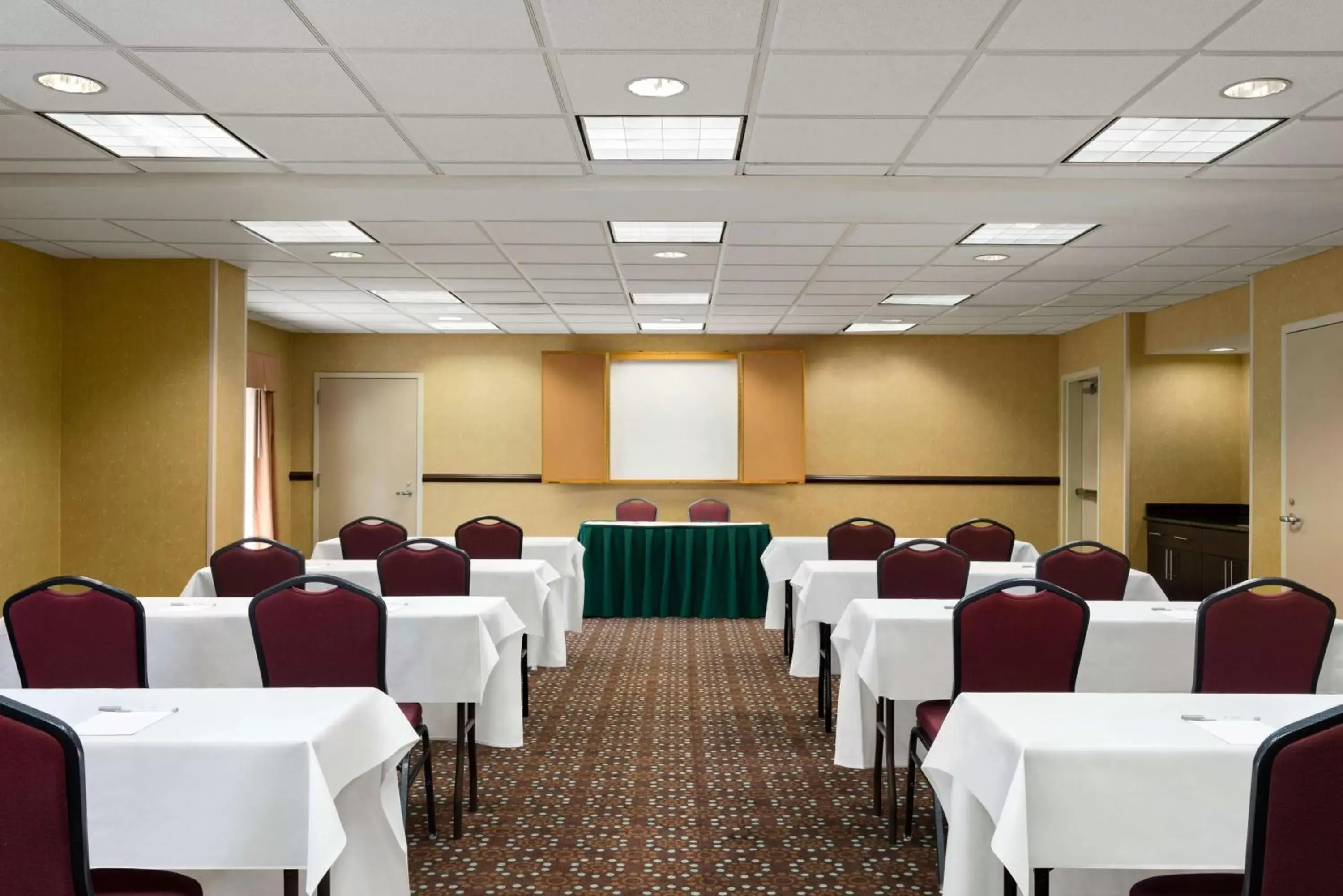 Meeting/conference room in Hampton Inn & Suites Bluffton-Sun City