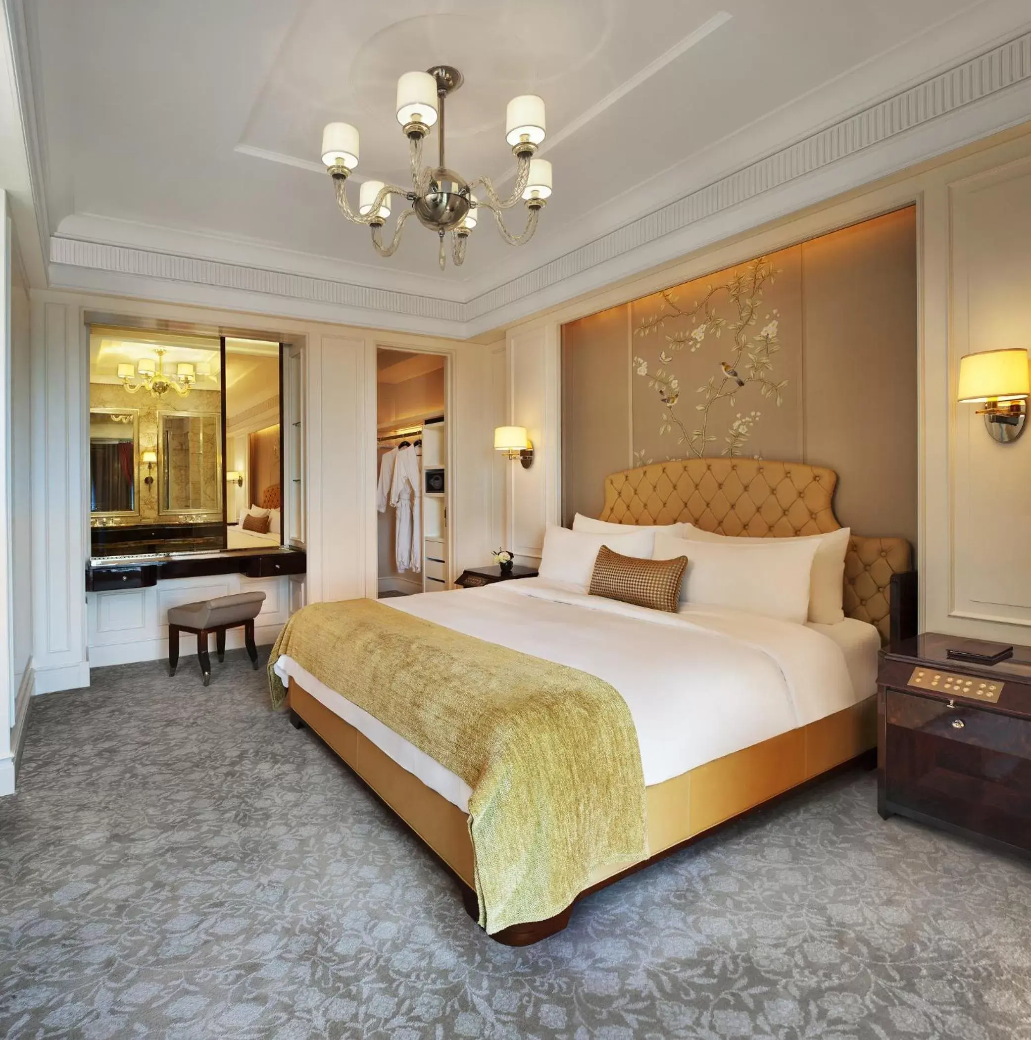 Photo of the whole room, Bed in The St Regis Singapore