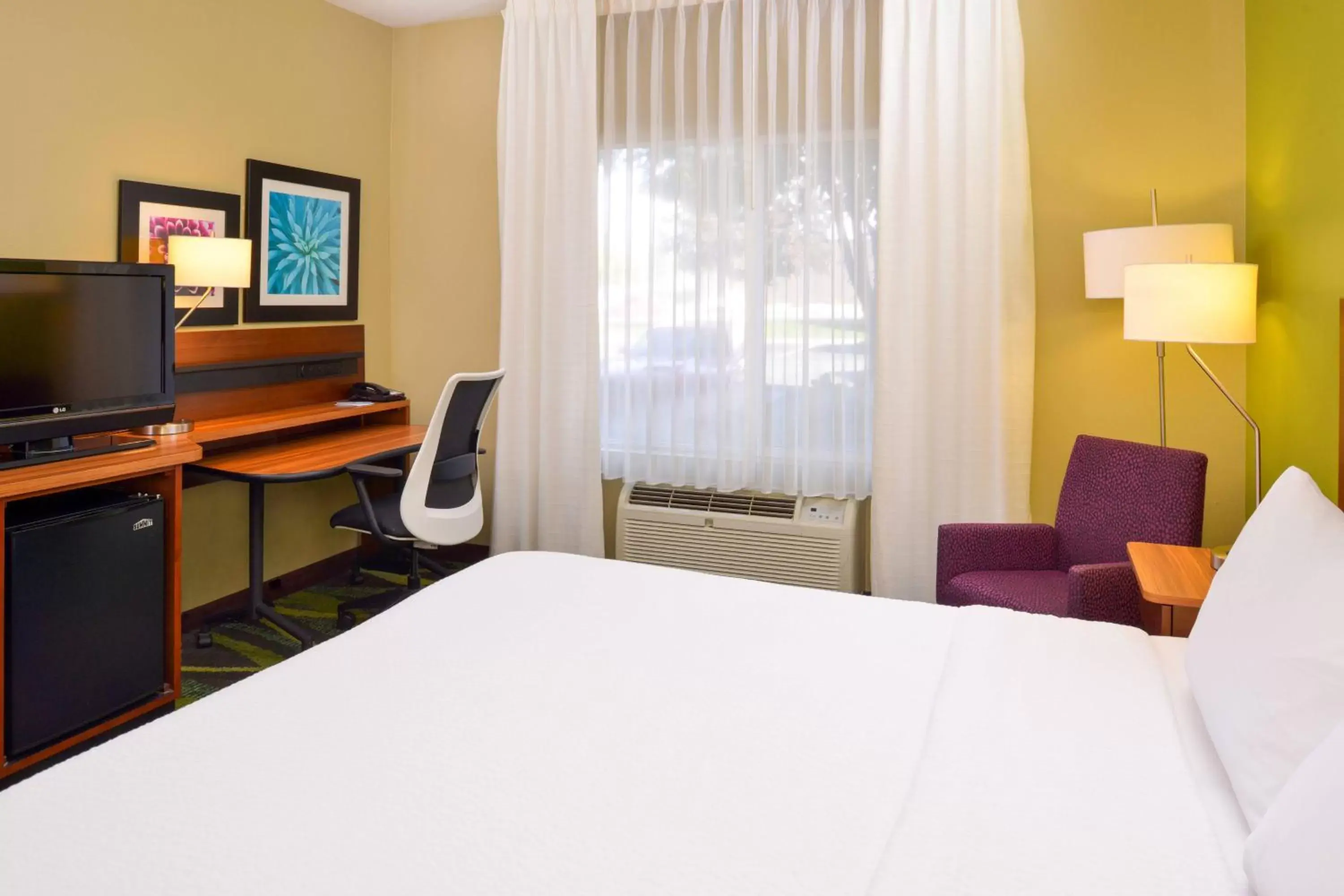 Photo of the whole room, Bed in Fairfield Inn Salt Lake City Layton