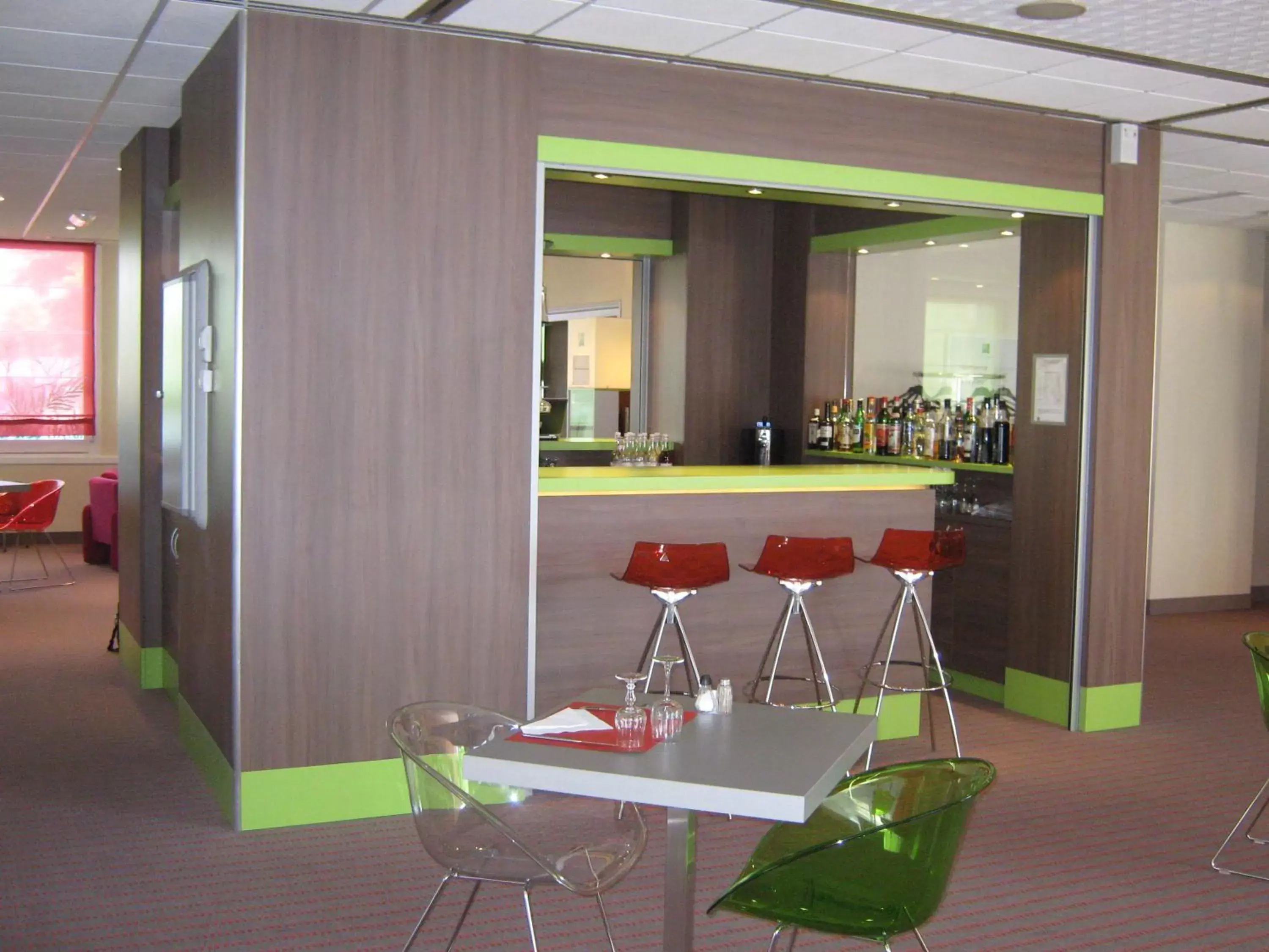 Lounge or bar, Restaurant/Places to Eat in ibis Styles Saint Dizier