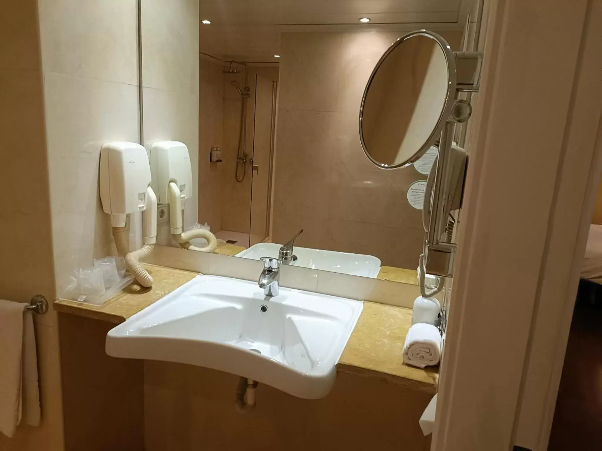 Photo of the whole room, Bathroom in Holiday Inn Lisbon, an IHG Hotel