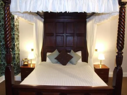 Bedroom, Bed in Ely House Hotel