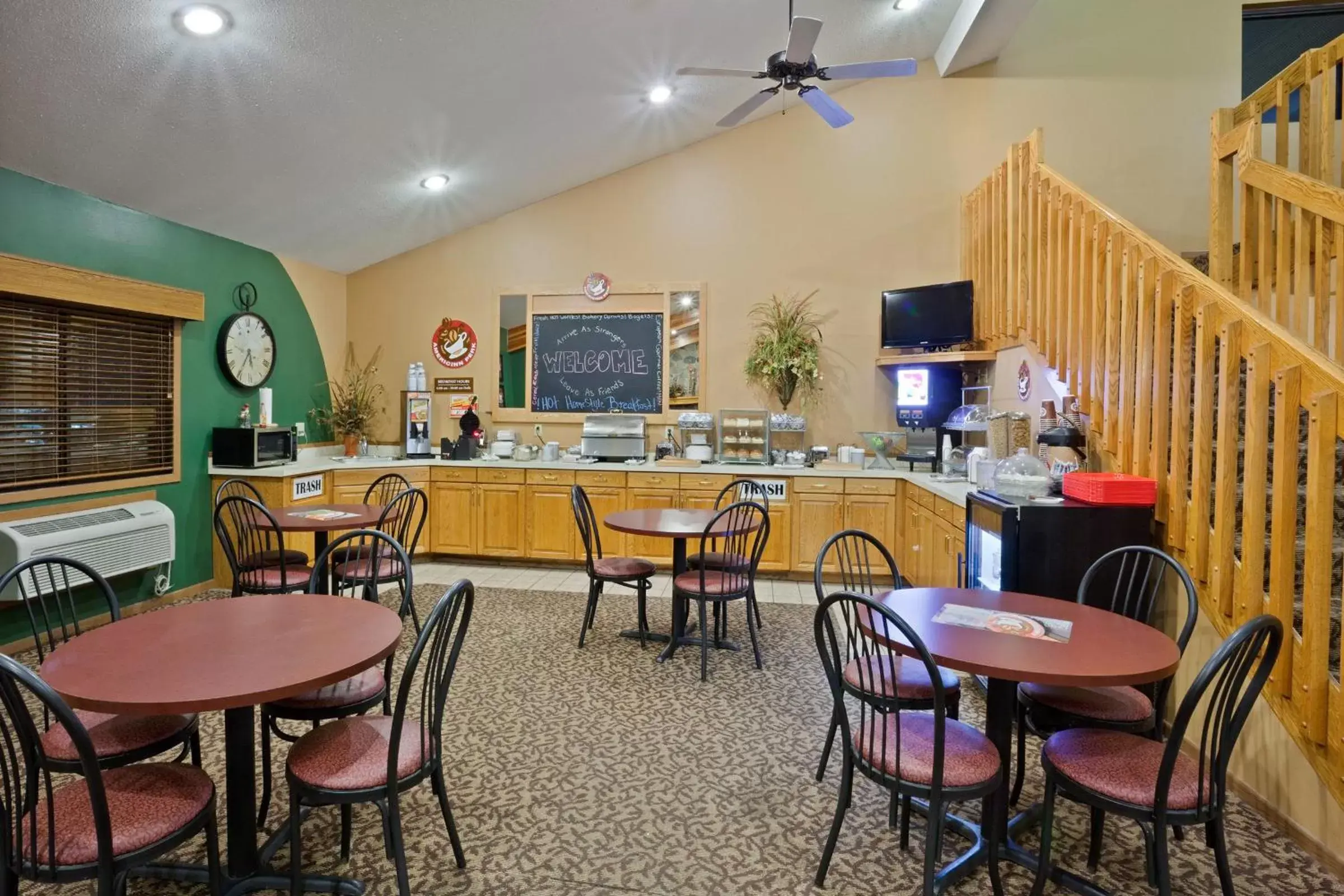 Dining area, Restaurant/Places to Eat in AmericInn by Wyndham Mitchell