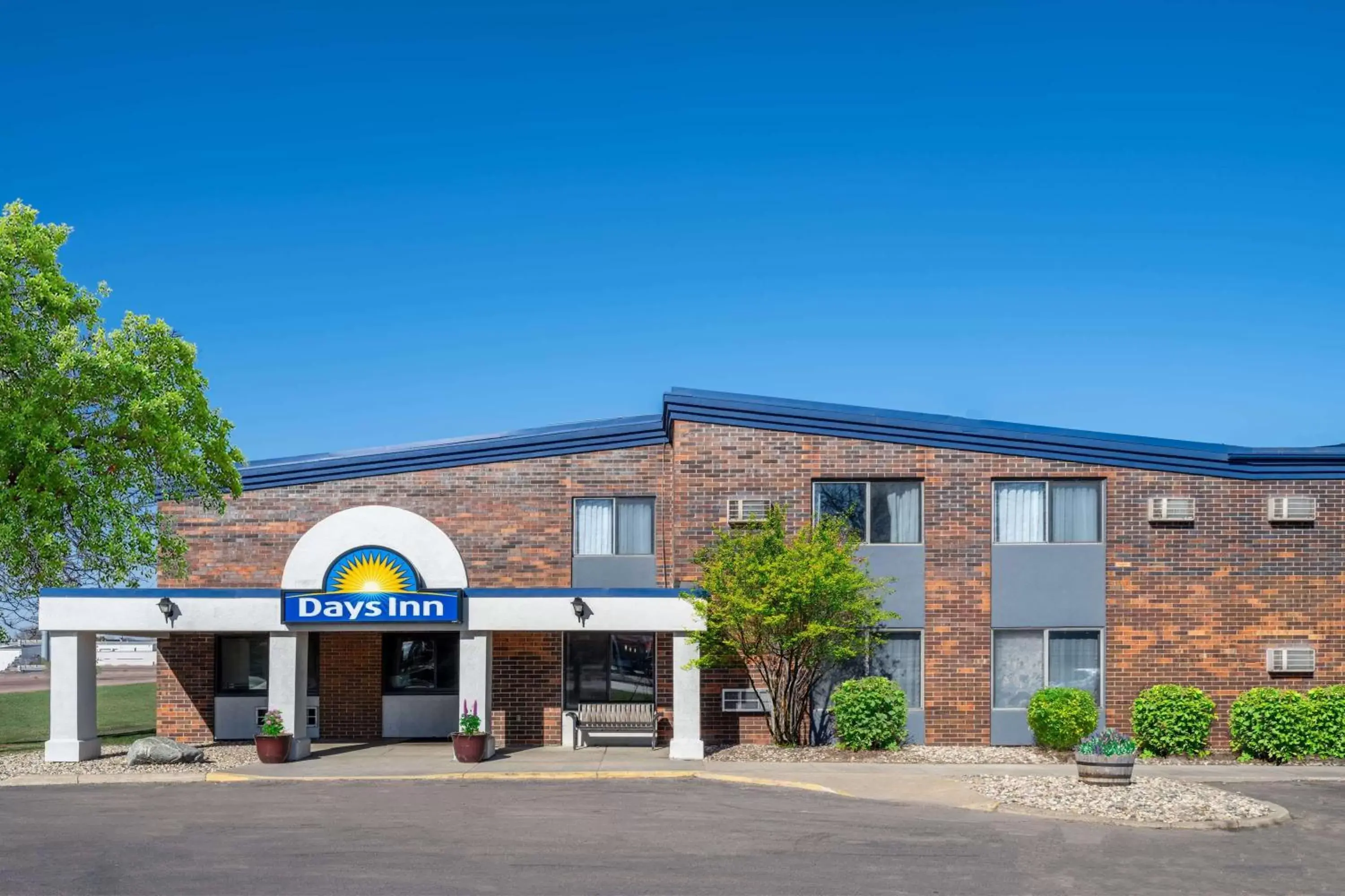 Property Building in Days Inn by Wyndham Sioux Falls Airport