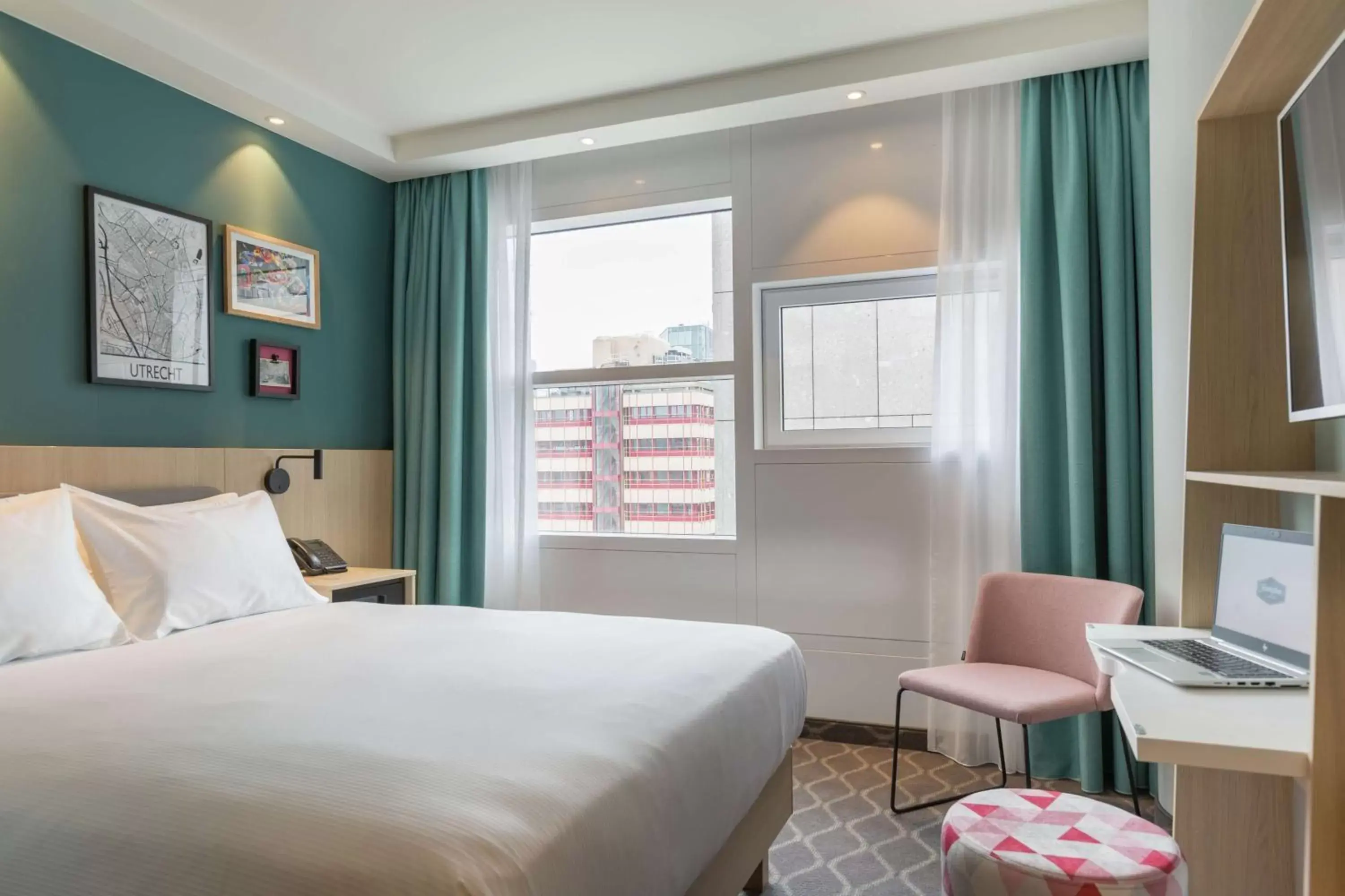 Bedroom, Bed in Hampton By Hilton Utrecht Centraal Station